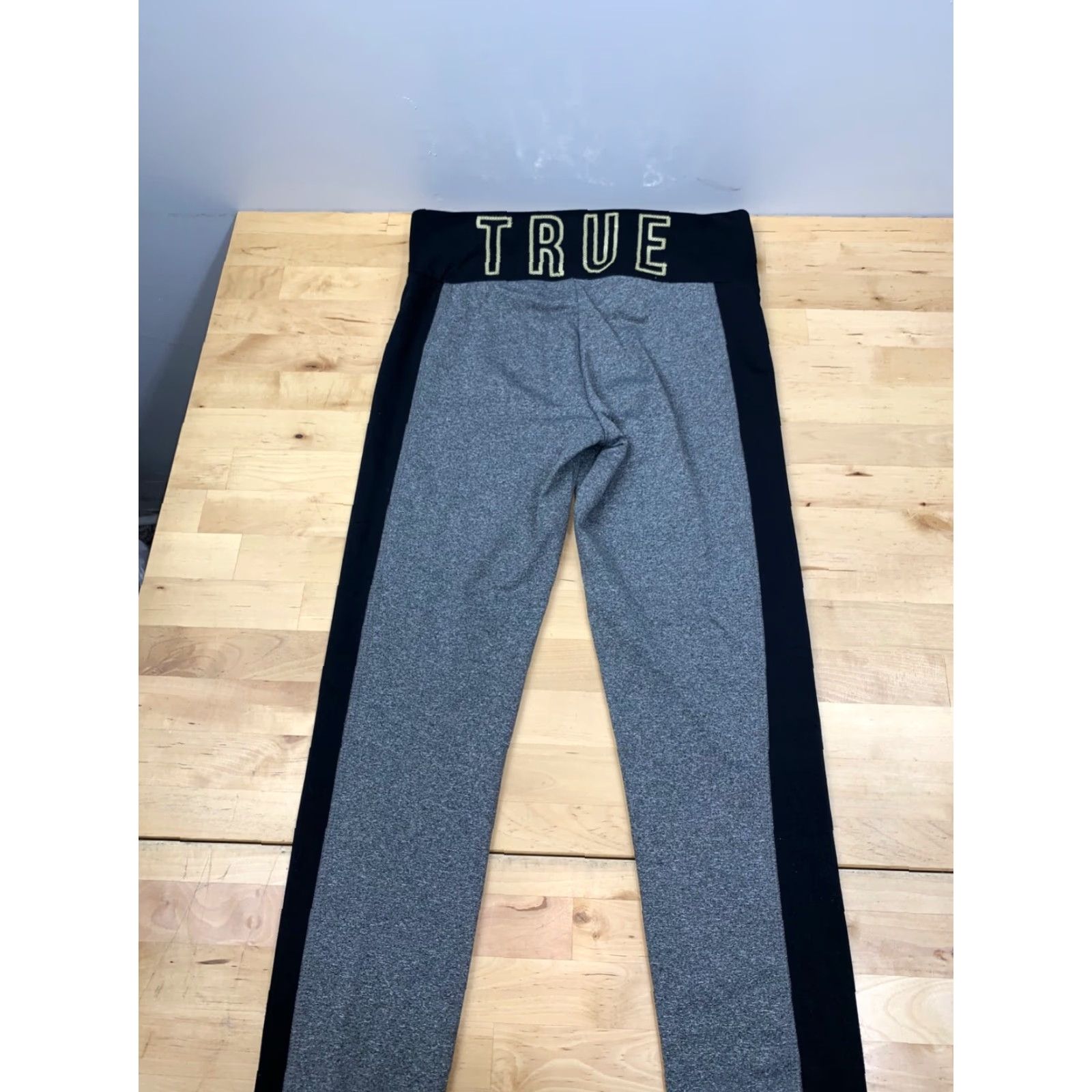 True Religion True Religion Leggings Womens XS Gray Casual Ankle Rise Mid 8.5-10.5 in - Solid Pattern Womens XS Gray Leggings Size 26" / US 2 / IT 38 - 3 Thumbnail