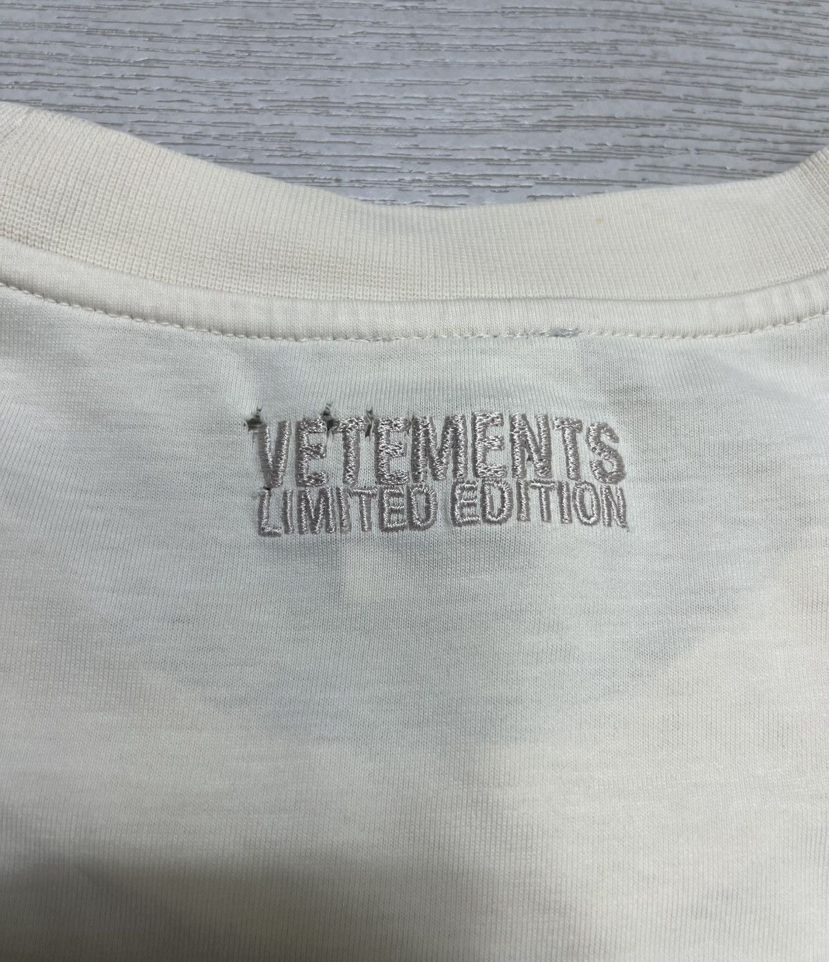 Vetements Vetements - World Tour Logo Oversized T-Shirt Size US XS / EU 42 / 0 - 18 Thumbnail