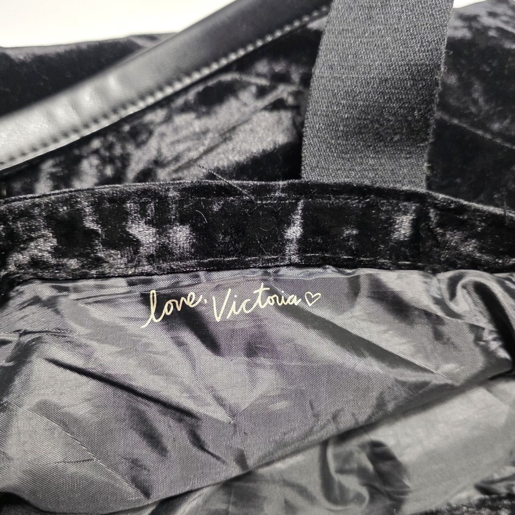 Victoria's Secret Victoria's Secret Velvet Shoulder Tote Bag Black Medium Size Lined Size ONE SIZE - 6 Thumbnail