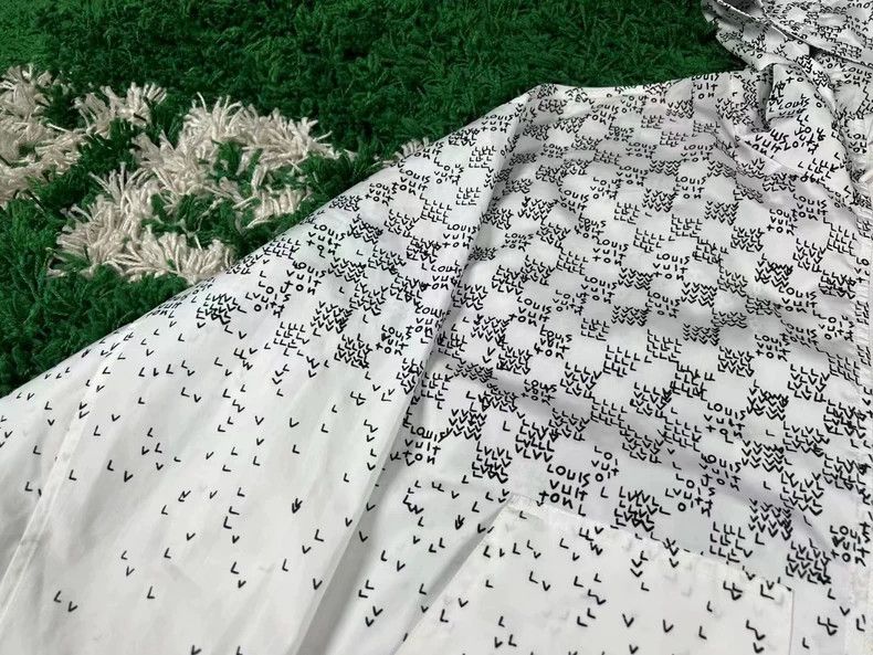 Louis Vuitton Louis Vuitton White paper airplane checkerboard small logo Size US L / EU 52-54 / 3 - 3 Thumbnail