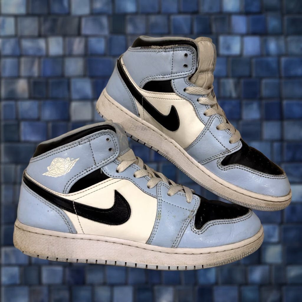 Nike VINTAGE Nike Air Jordan 1 Mid GS Ice Blue Black White *DISTRESSED* Shirt Size US 7 / EU 40 - 1 Thumbnail