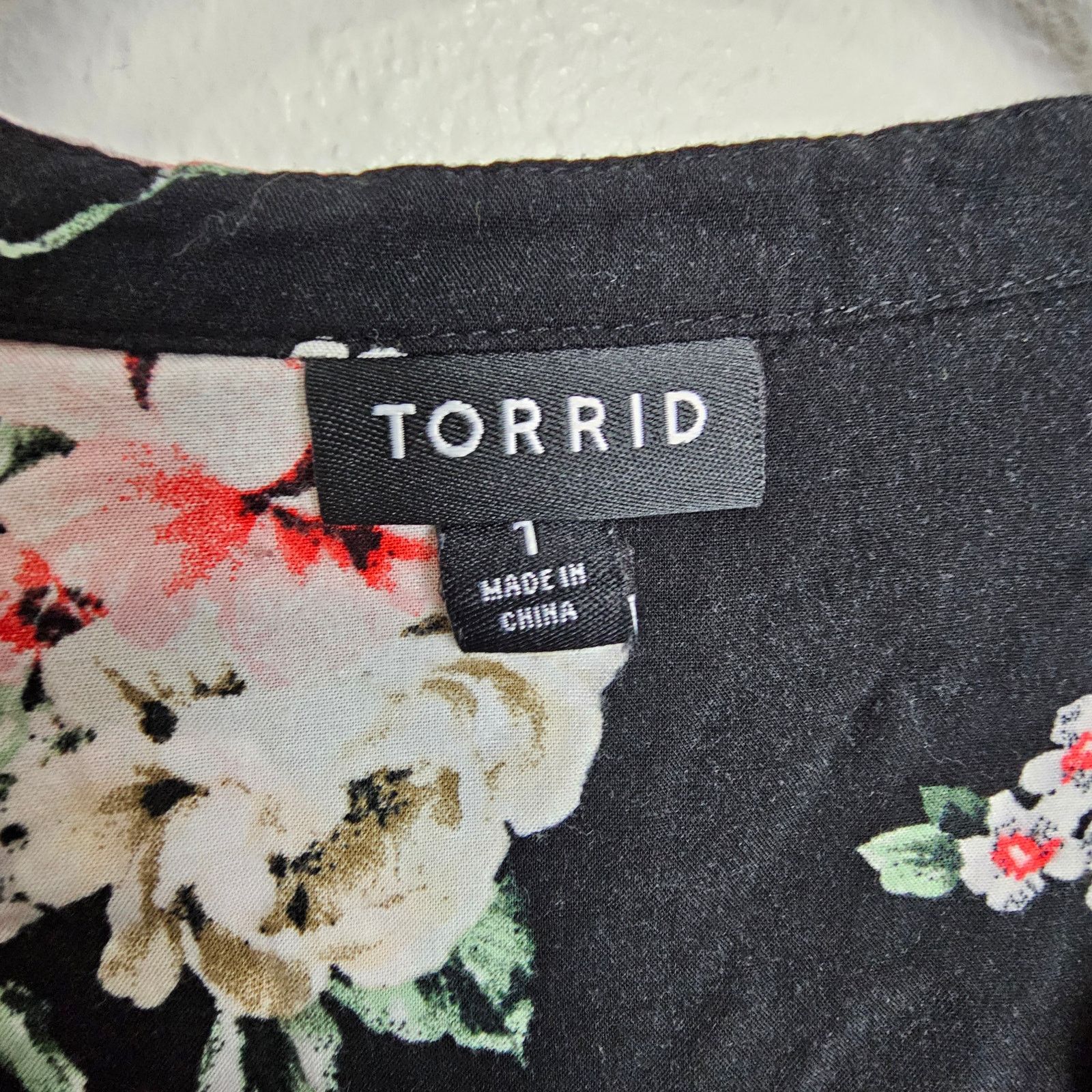 Corridor Torrid Long Sleeve Shirt Floral Black Button Front Shirt 1X Size XXL / US 16-18 / IT 52-54 - 6 Thumbnail