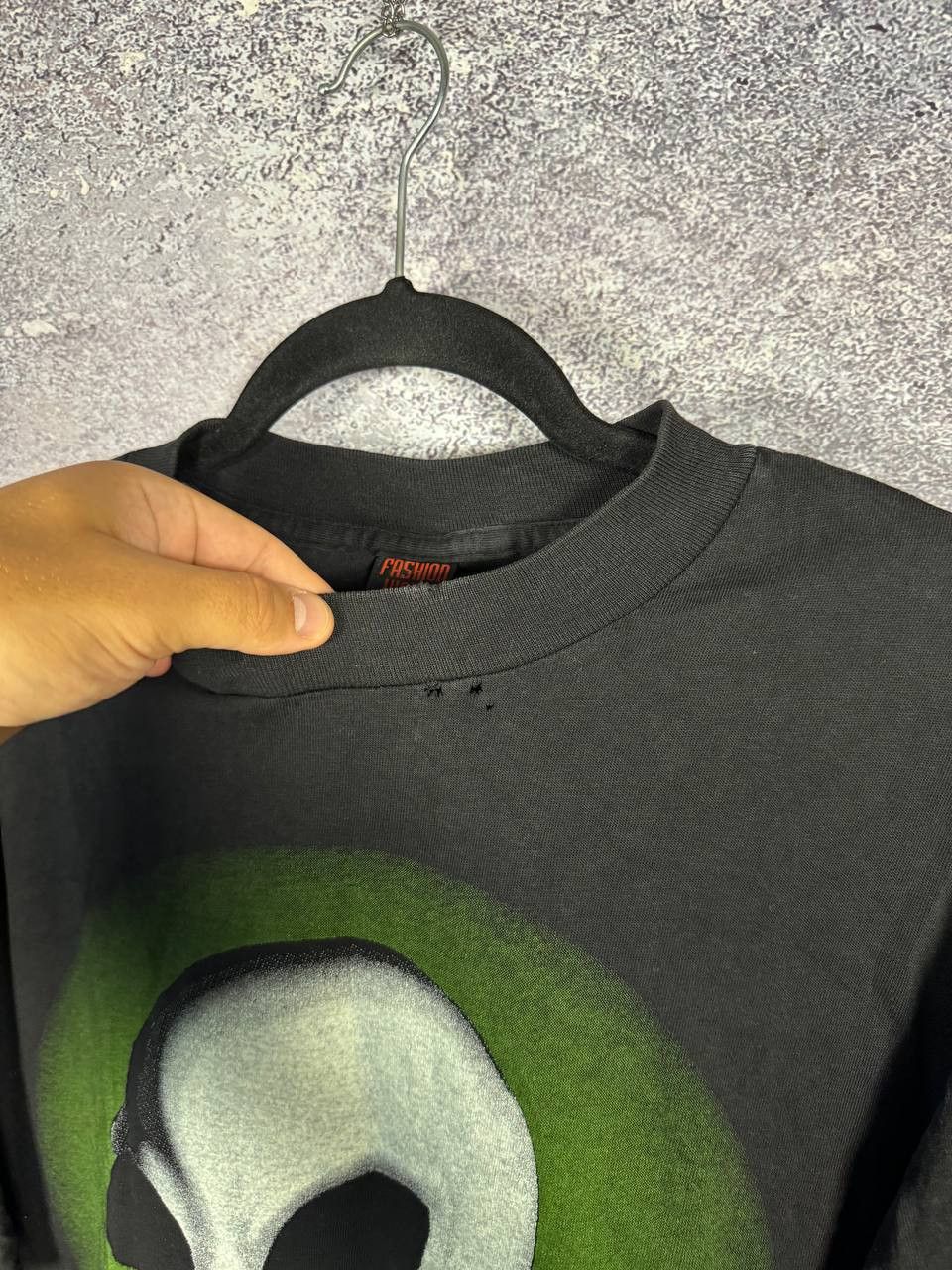 Fashion Victim 90s Vintage Fashion Victim Single Stitch Green Alien Graphic Size US L / EU 52-54 / 3 - 6 Thumbnail