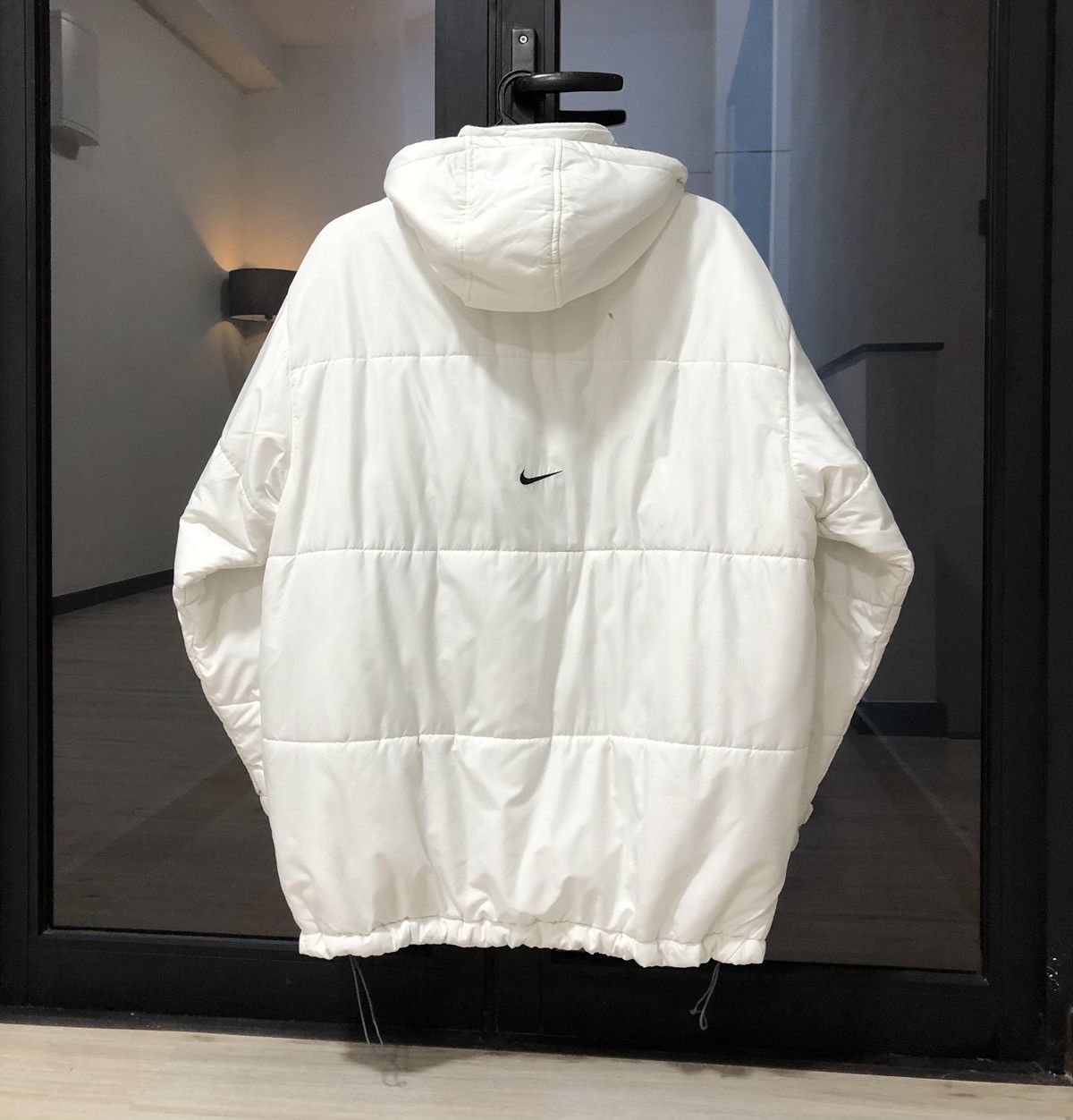 Nike Vintage Nike Small Logo White Puffer Jacket Size US L / EU 52-54 / 3 - 1 Thumbnail
