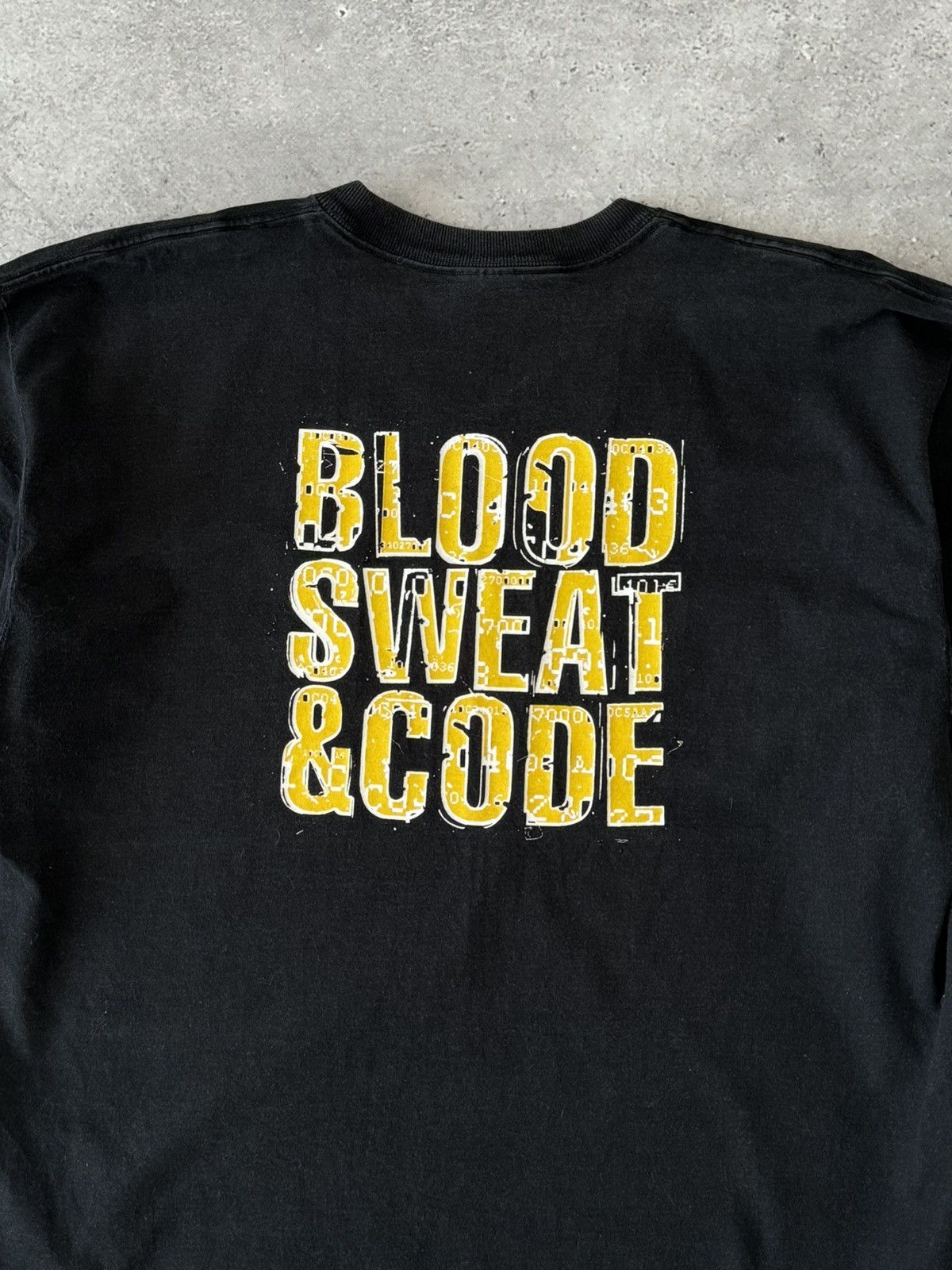 Apple × Microsoft × Vintage Vintage 90s CodeWarrior ‘Blood Sweat & Code’ T-Shirt Size US XL / EU 56 / 4 - 4 Thumbnail