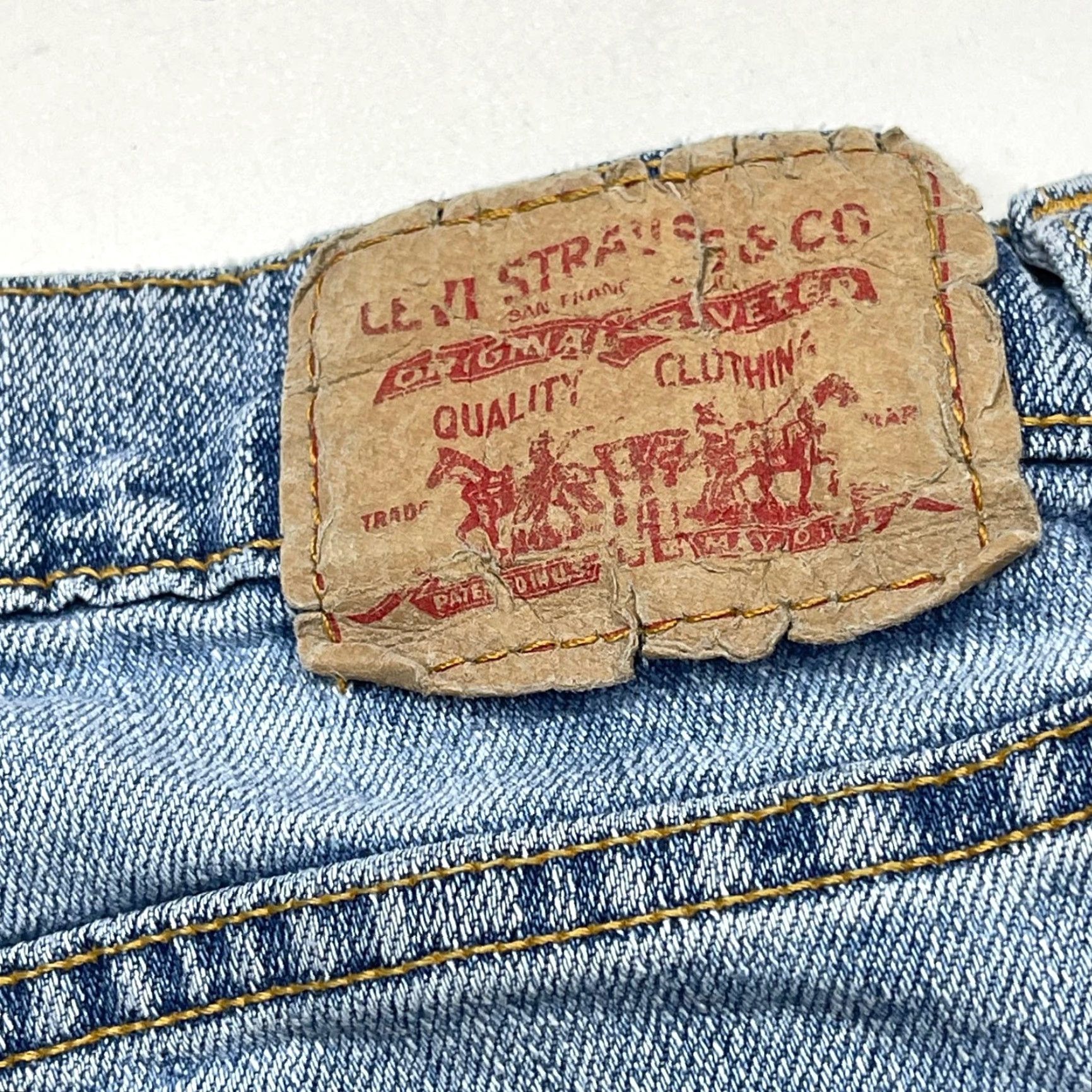 Levi's VINTAGE Levi's Jeans Size 12 Light Blue Denim Slim Fit Mid Rise 90s Y2K Grunge Ladies Jeans Slim Fit 5-Pocket Design Belt Loops Blue Distressed No Size 24" / US 00 / IT 34 - 4 Thumbnail