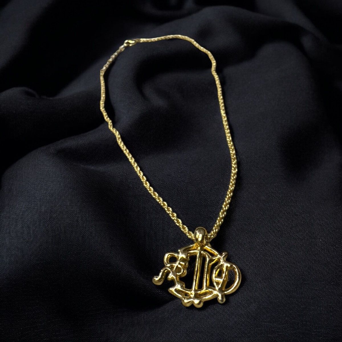 Christian Dior Monsieur VINTAGE CHRISTIAN DIOR EMBLEM GOLD TONE NECKLACE Size ONE SIZE - 2 Thumbnail