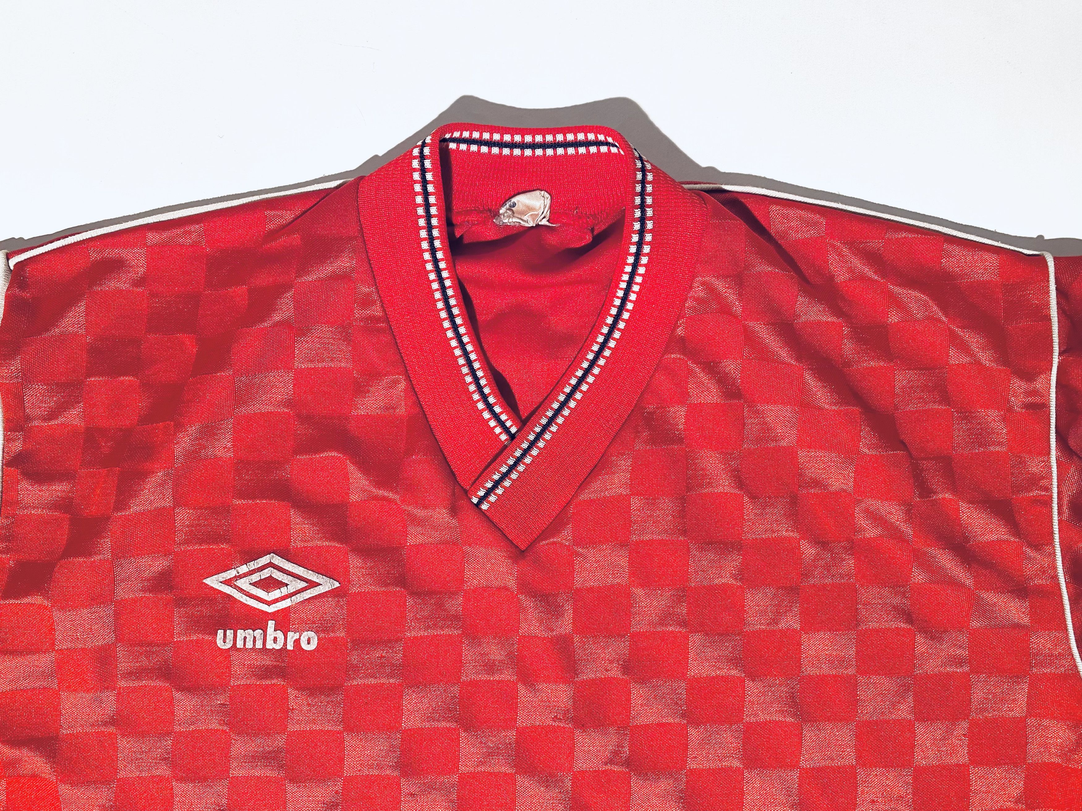 Umbro Umbro 90s Red Template Football Shirt Jersey Size US M / EU 48-50 / 2 - 4 Thumbnail
