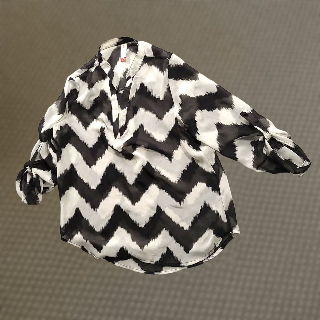 Vintage No Boundaries Black & White Animal Print Top Womens Small Roll Tab Sleeve Size S / US 4 / IT 40 - 1 Thumbnail