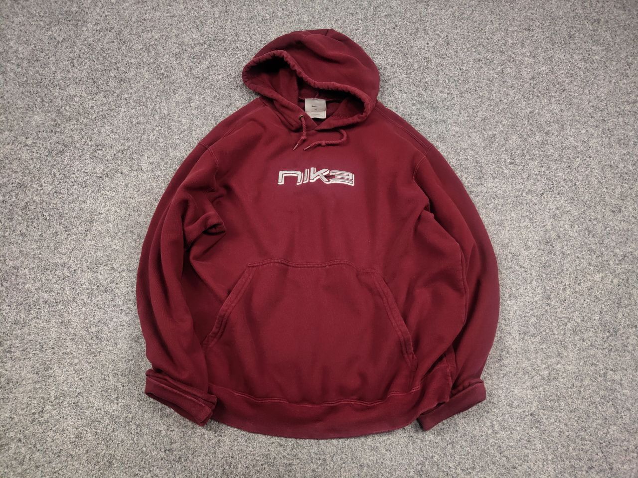 Nike Vintage Nike Center Logo Embroidered Y2K Hoodie Oversized Size US S / EU 44-46 / 1 - 2 Thumbnail