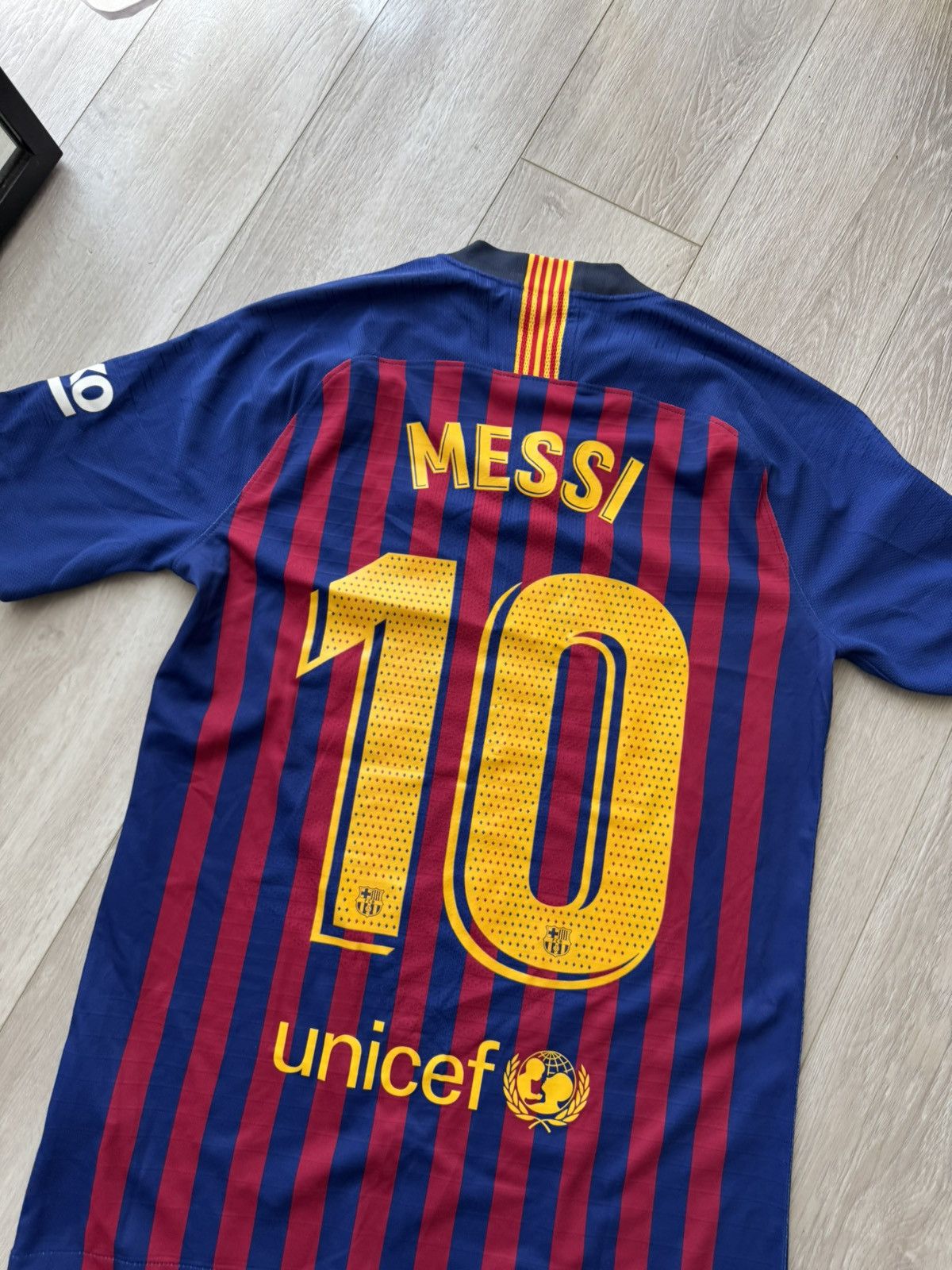 Nike Nike Vaporknit Barcelona 2017 2018 Messi #10 Soccer Jersey Size US S / EU 44-46 / 1 - 2 Thumbnail