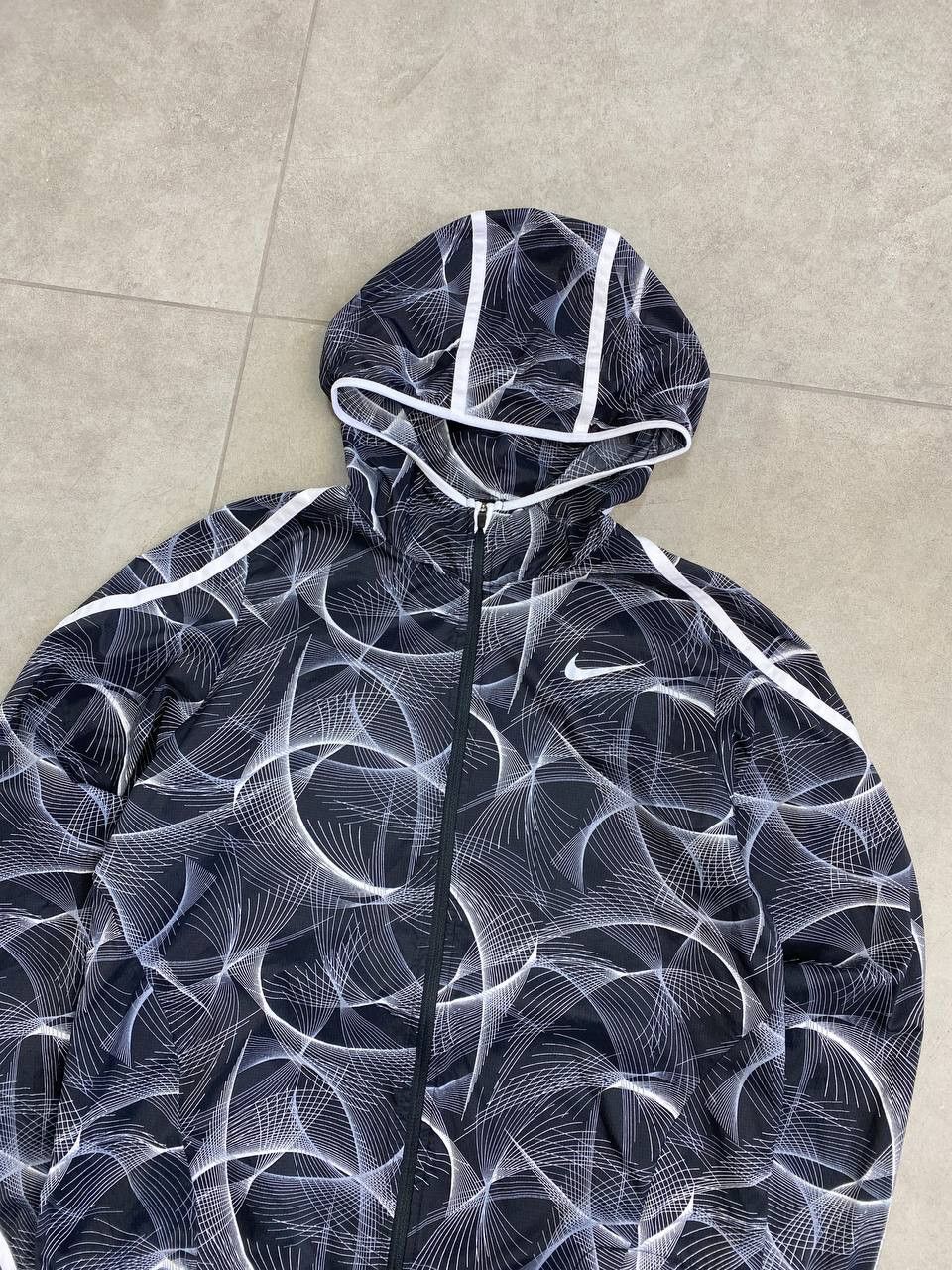 Nike Nike Womens Shield Impossibly Light Jacket Size M / US 6-8 / IT 42-44 - 7 Thumbnail