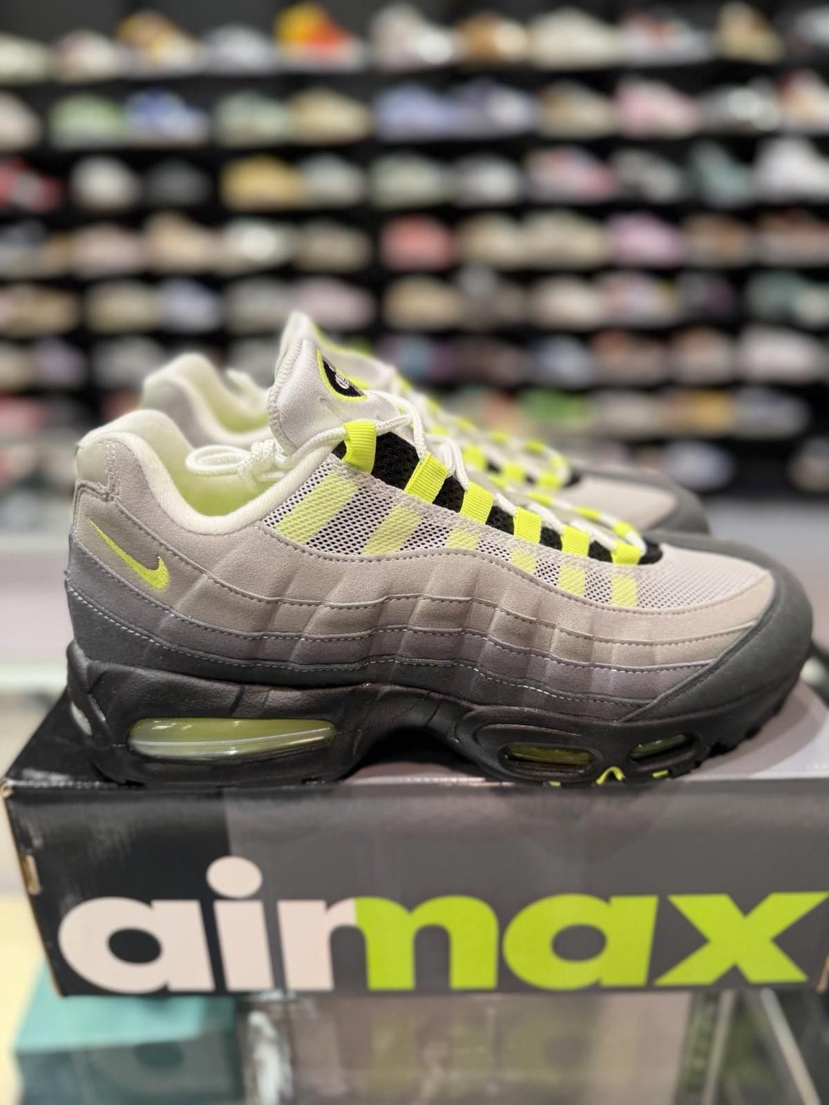 Nike Size 11 - Nike Air Max 95 OG 2025/2026 Neon (HM4740 001) Size US 11 / EU 44 - 1 Thumbnail