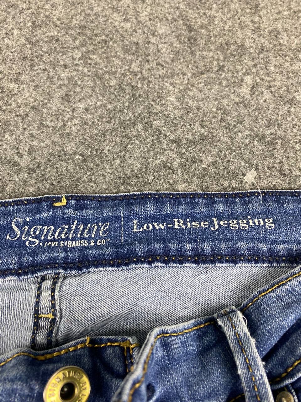 Levi's levis signature low rise jeggings distressed denim Size 37" - 15 Thumbnail