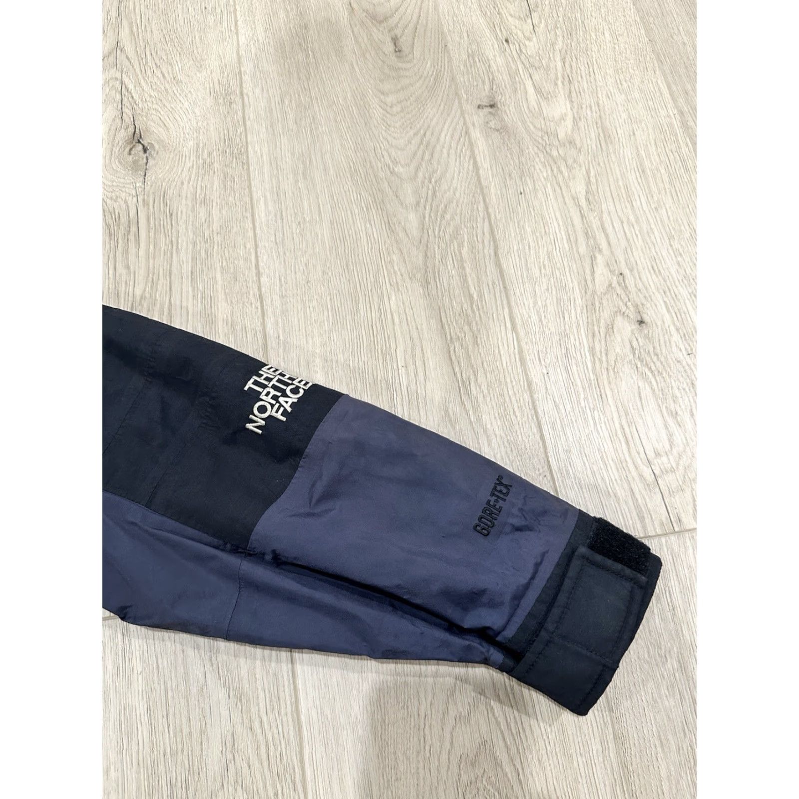 The North Face VINTAGE The North Face Gore-Tex Blue Hooded Full Zip Logo Shell Jacket Large Mens Size US L / EU 52-54 / 3 - 5 Thumbnail