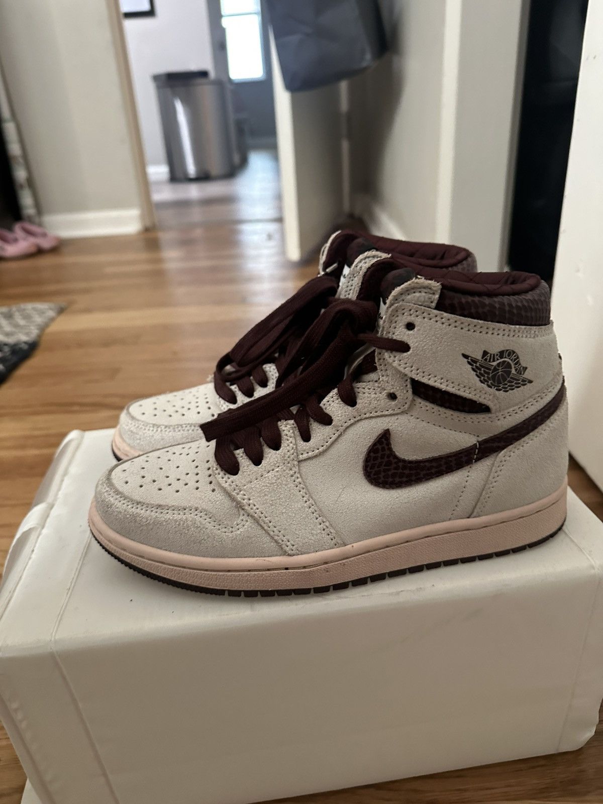 A Ma Maniere × Jordan Brand × Nike A Ma Maniére x Air Jordan 1 High Size US 7 / EU 40 - 2 Thumbnail