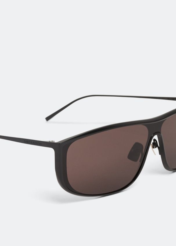 Saint Laurent Paris o1s1wg111224 Size: OS / SL 605 Luna Sunglasses in Black Size ONE SIZE - 3 Thumbnail