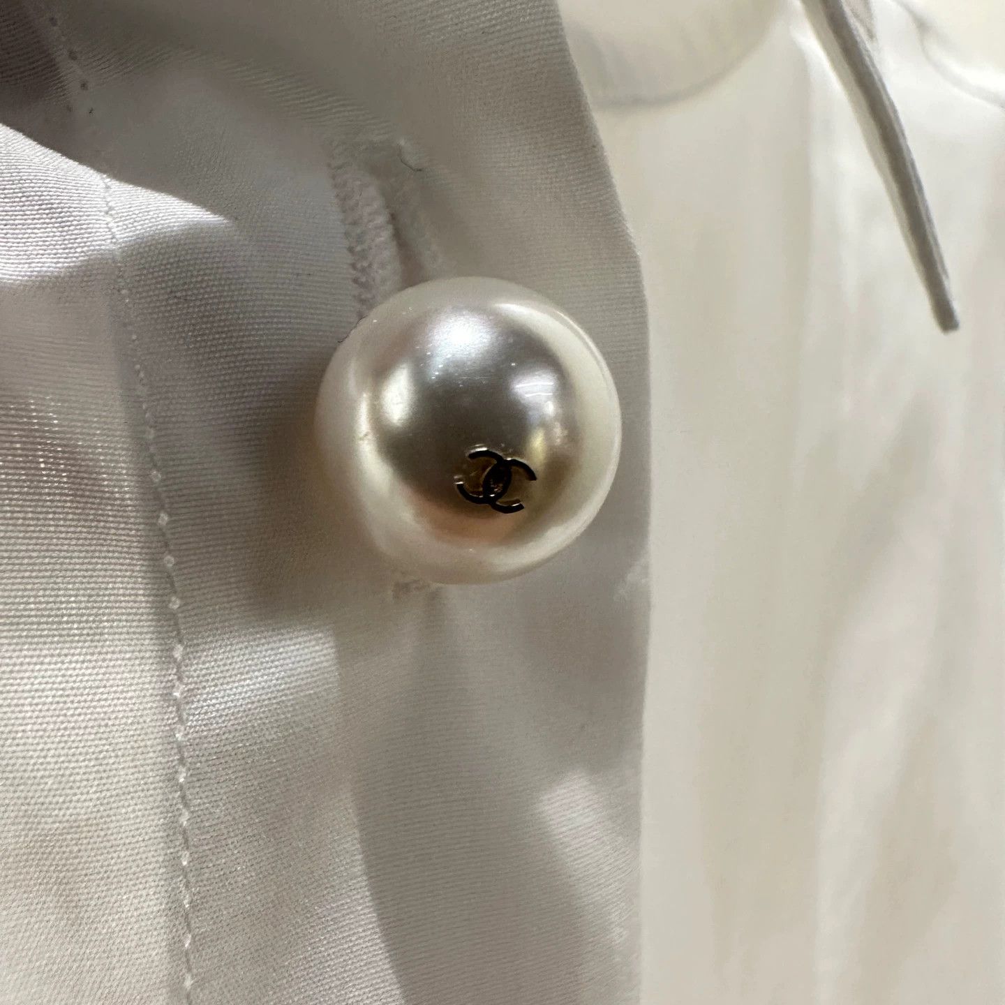 Chanel Chanel feb390 pearl button LS cotton shirt 40 Size M / US 6-8 / IT 42-44 - 6 Thumbnail