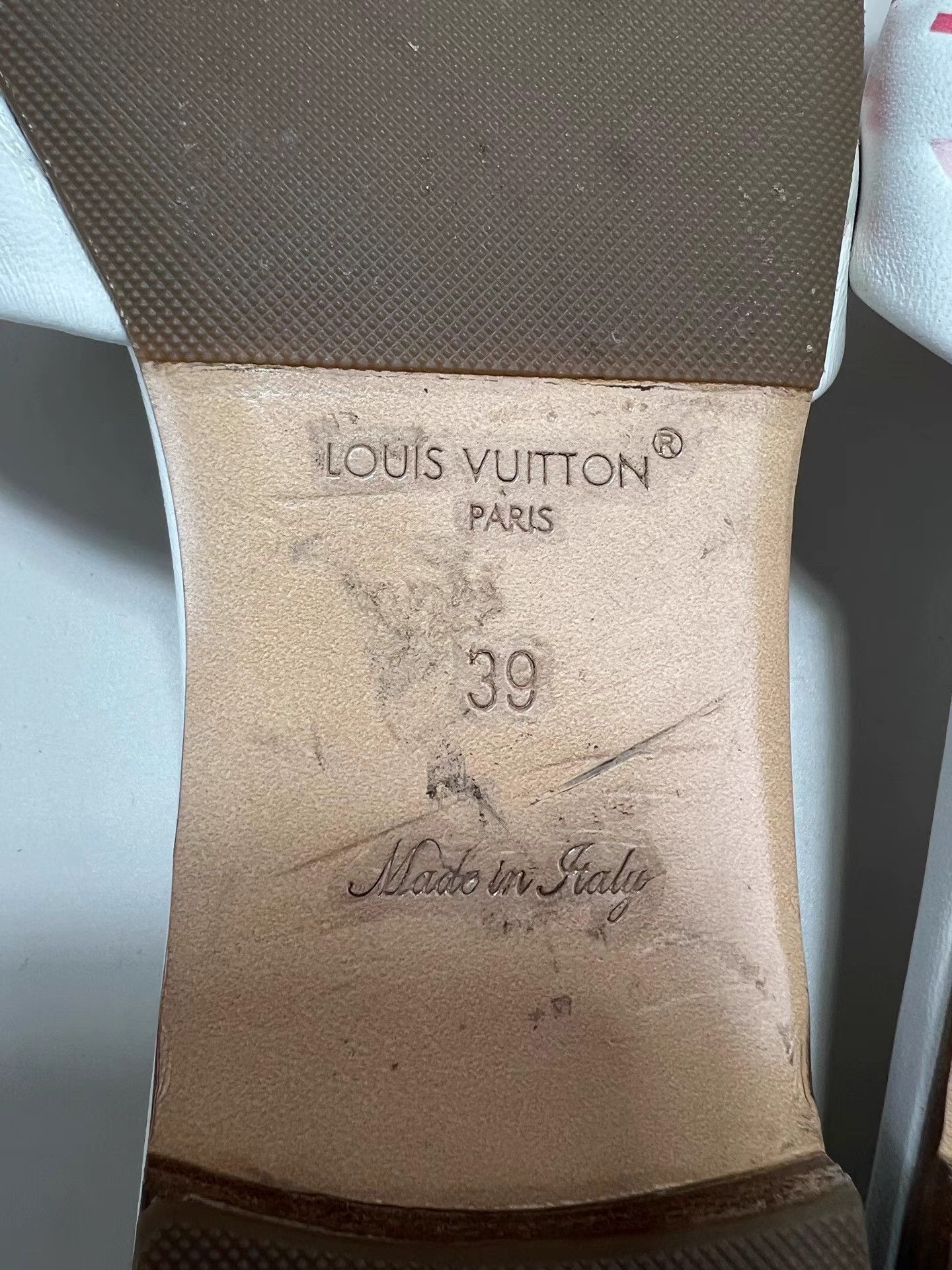 Louis Vuitton LOUIS VUITTON LV White & Pink Embossed Slide Sandals Size US 6 / EU 39 - 7 Thumbnail