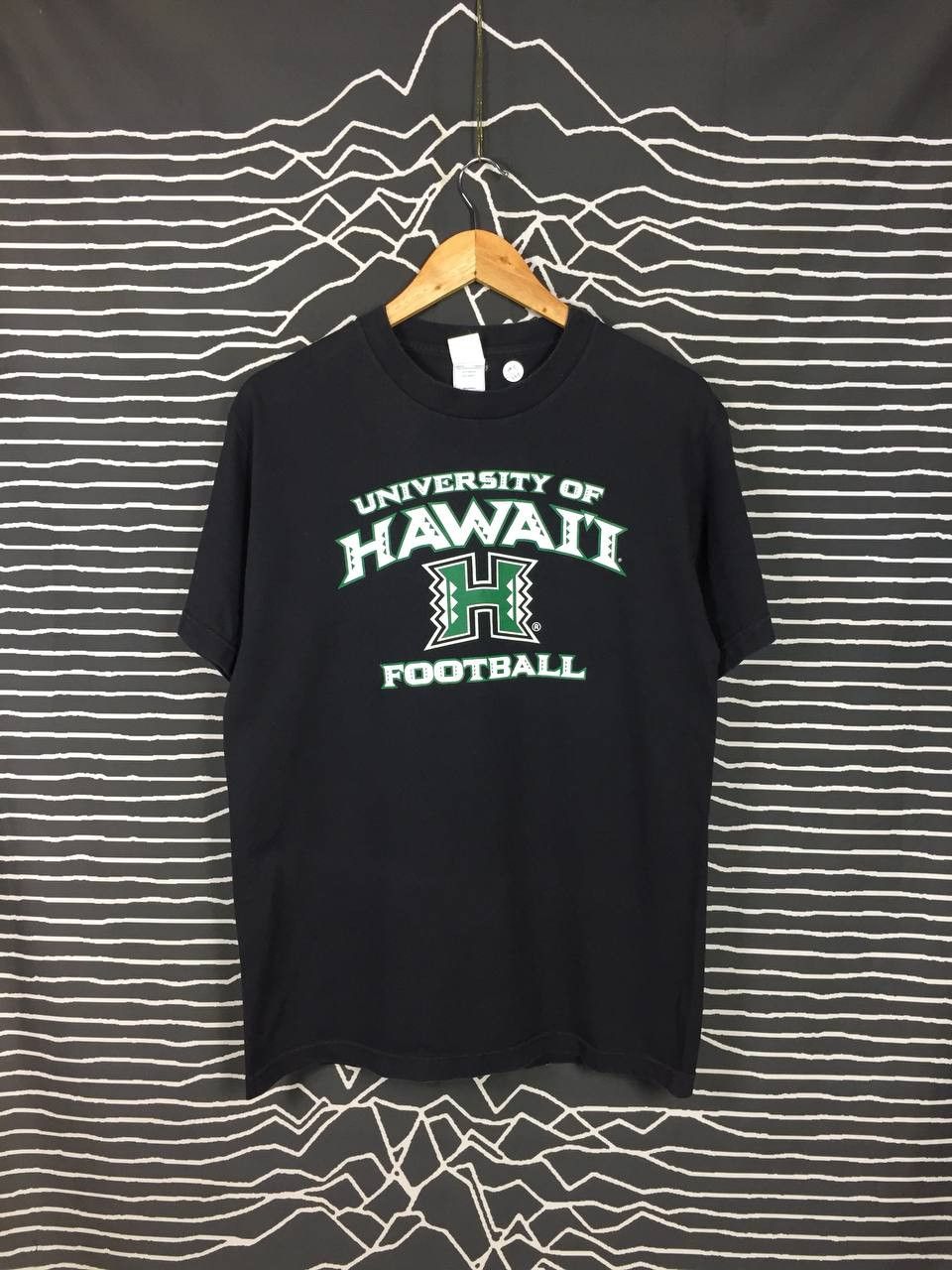 Vintage Vtg Y2K University Of Hawaii Football Big Logo Spell Out Tee Size US M / EU 48-50 / 2 - 1 Thumbnail