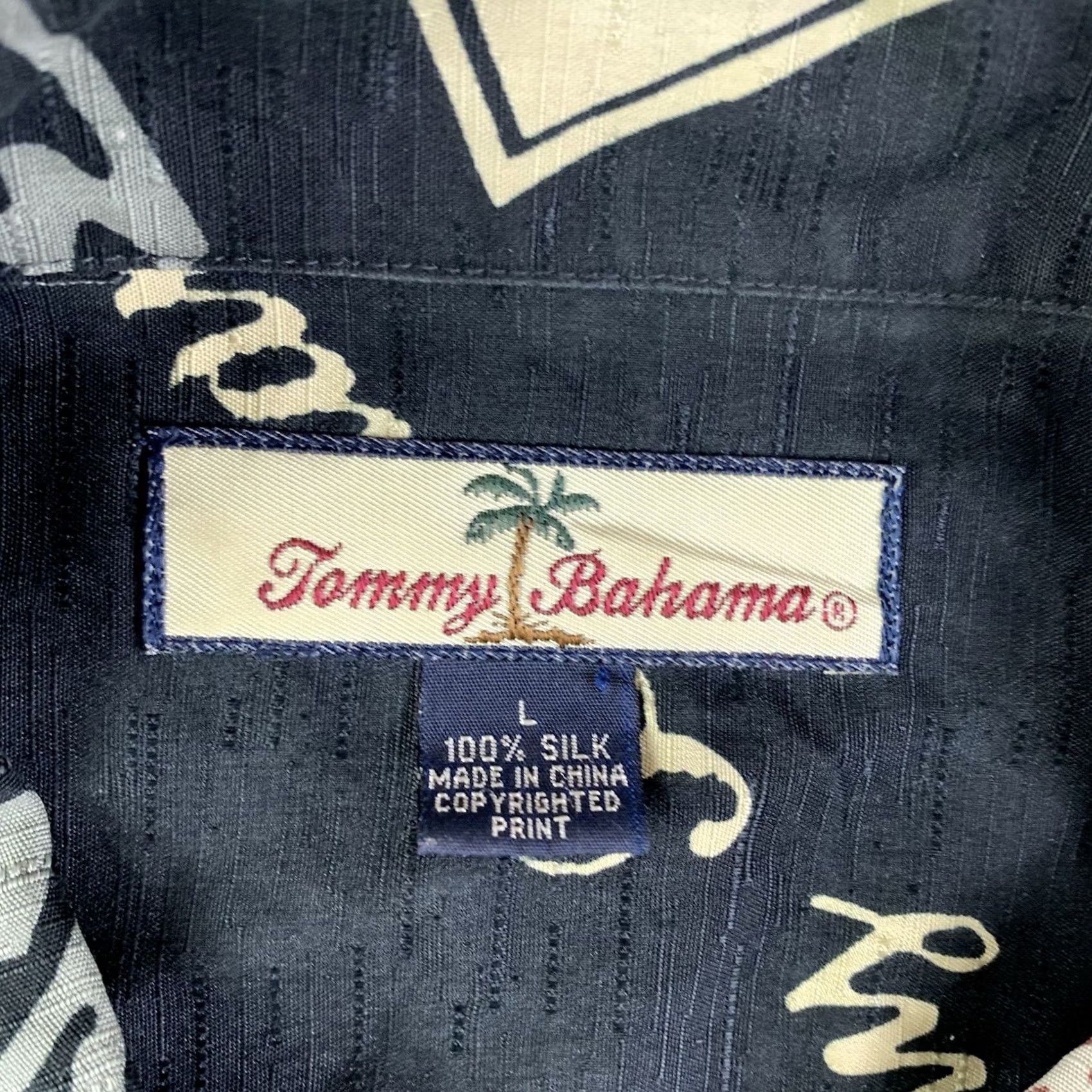 Tommy Bahama Tommy Bahama Hawaiian Silk Shirt Mens Large Black Button-Up Palms Trees Shirt Size US L / EU 52-54 / 3 - 3 Thumbnail