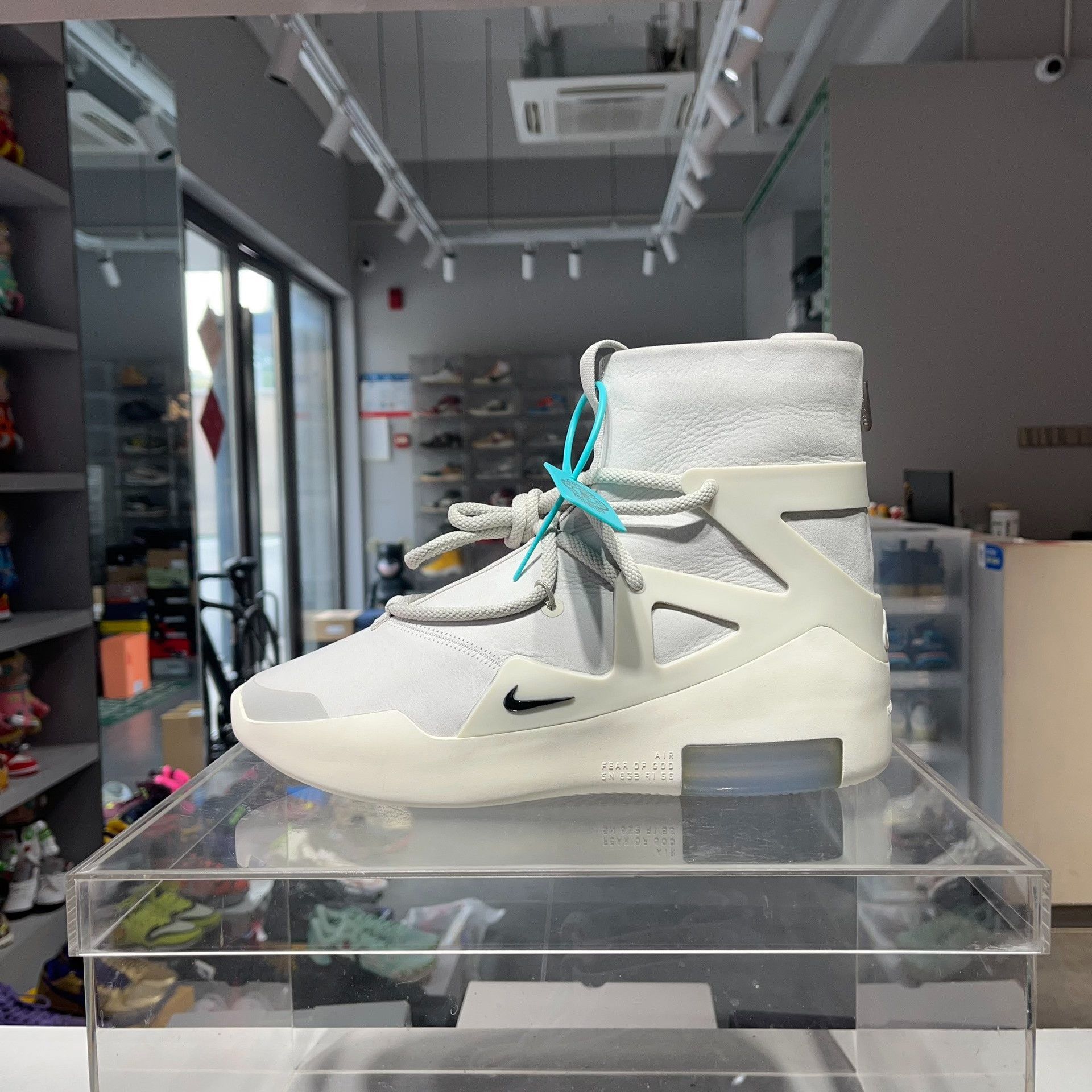 Fear of God Fear of God Retro White Lowtop Sneakers 9.5 Men Size US 9.5 / EU 42-43 - 1 Thumbnail