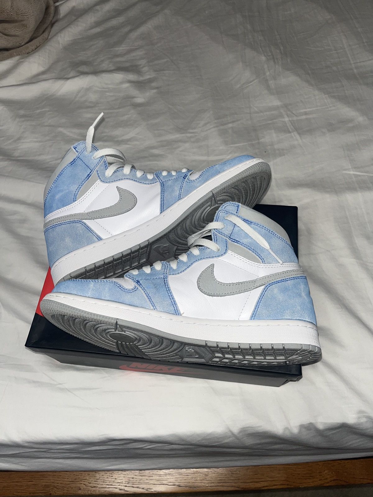 Jordan Brand Jordan 1 Hyper Royal size 9.5 (gently used) Size US 9.5 / EU 42-43 - 2 Thumbnail
