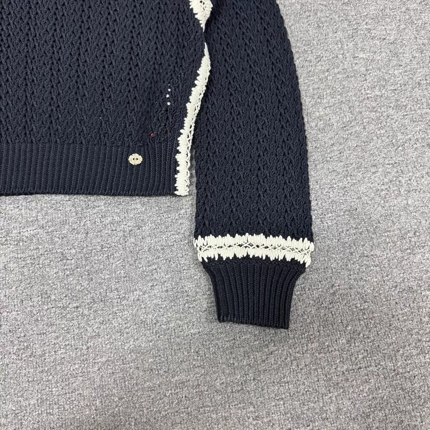 Chanel Chanel Black & White Openwork Cropped Crew Neck Knit Size M / US 6-8 / IT 42-44 - 4 Thumbnail