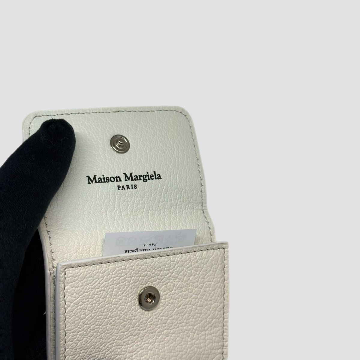 Maison Margiela Maison Margiela Strapped Airpods Pro Case White Size ONE SIZE - 6 Thumbnail