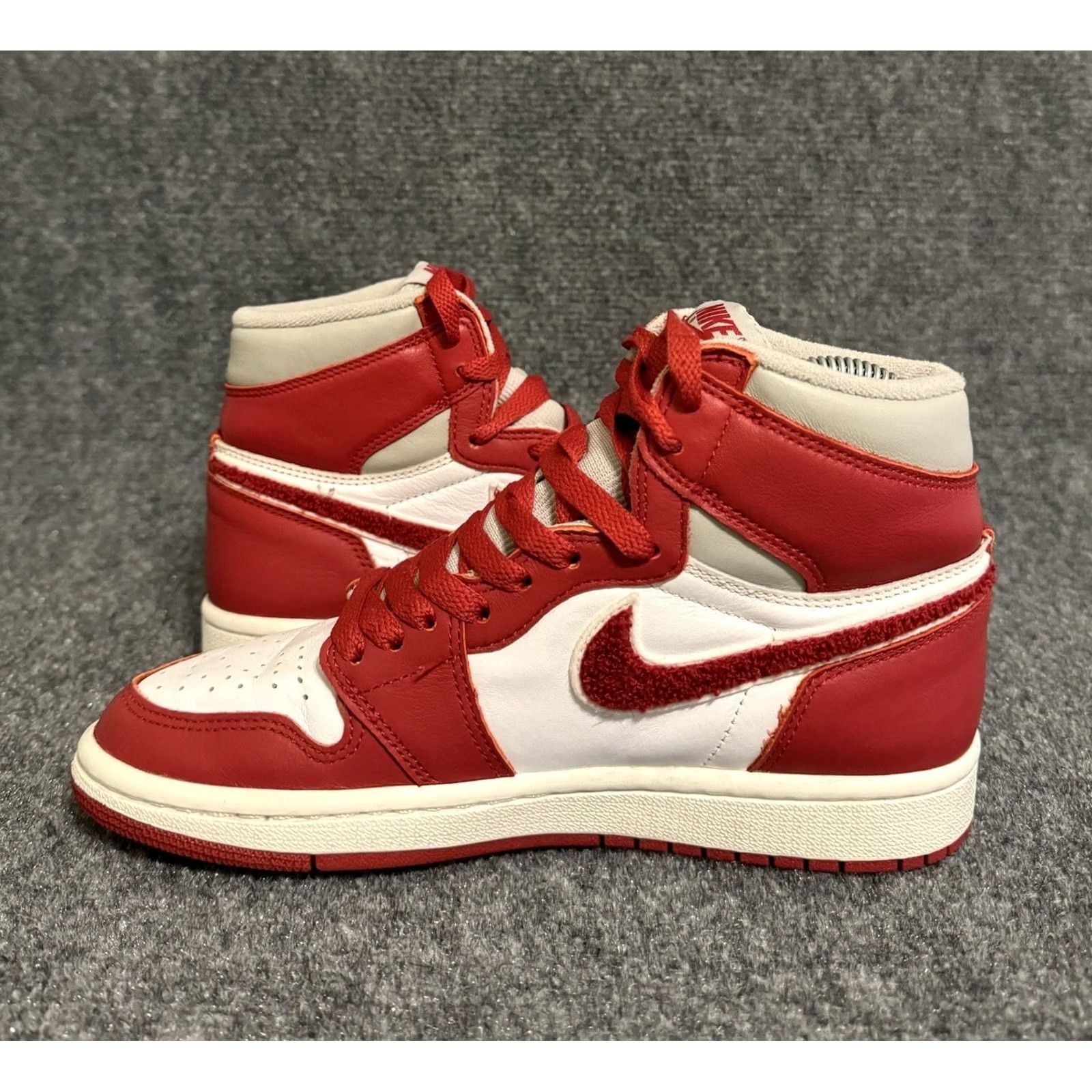 Jordan Brand Jordan 1 High Varsity Red 2022 DJ4891-061 Women’s Size 5.5 Sneaker Size US 6 / IT 36 - 5 Thumbnail