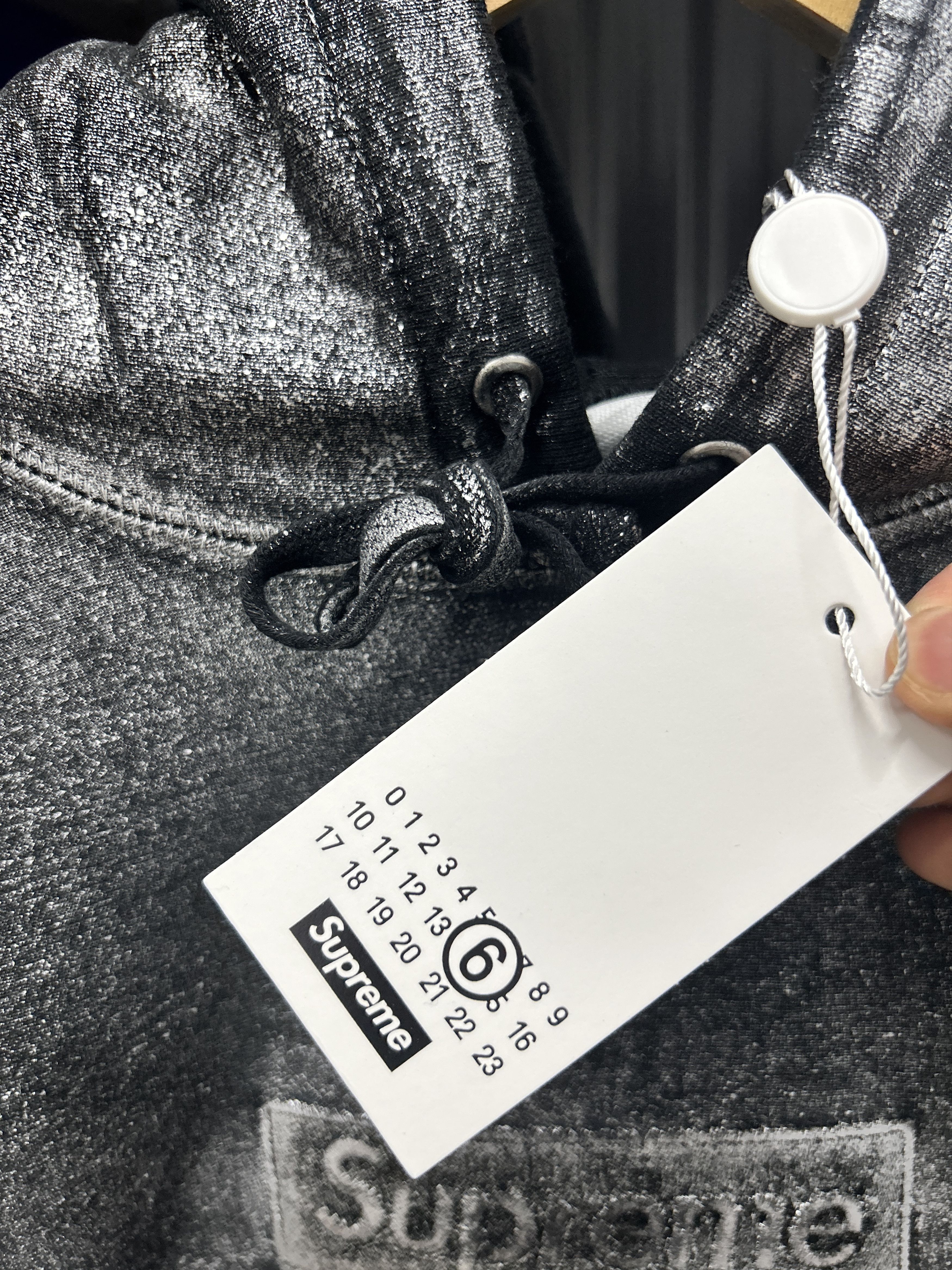 Maison Margiela × Supreme MM6 Maison Margiela Foil Box Logo Hooded Sweatshirt Size US M / EU 48-50 / 2 - 3 Thumbnail