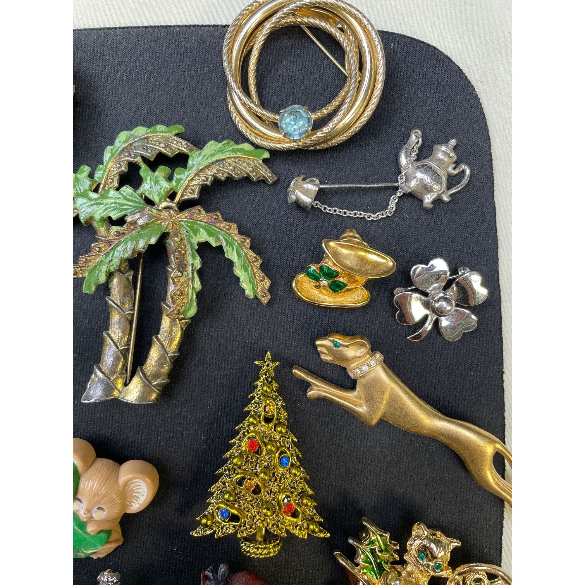 Other Vintage Women's Lot of 21 Pins/ Brooches Variety SKU 6088 Size ONE SIZE - 3 Thumbnail