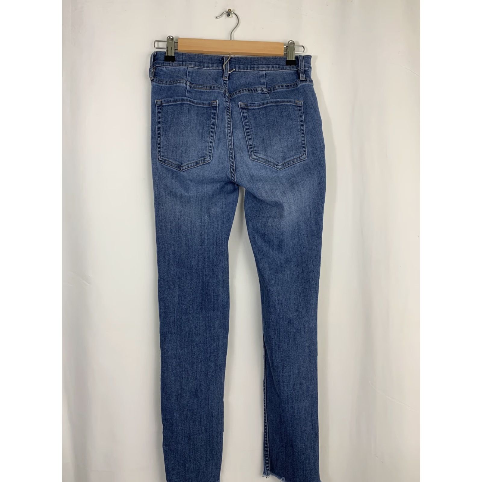Free People Free People Womens Size 27 Blue Skinny Crop Jeans User: Free People Womens Size 27 Blue Skinny Crop Jeans Size 27" / US 4 / IT 40 - 6 Thumbnail