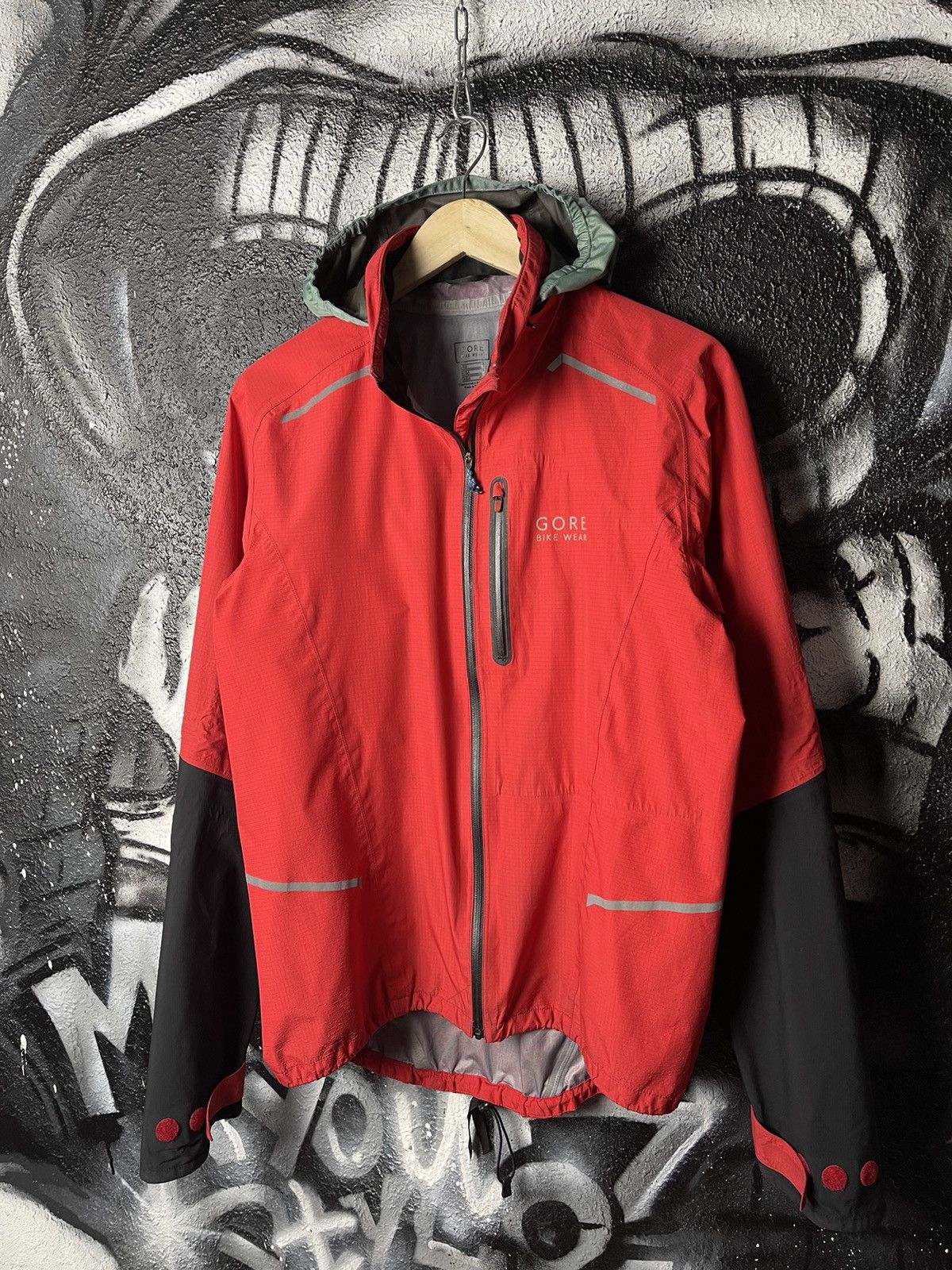 Goretex Gore Bike Wear Gore-Tex Full Zip Red/Black Active Cycling Jacket Men’s Size L Size US L / EU 52-54 / 3 - 2 Thumbnail