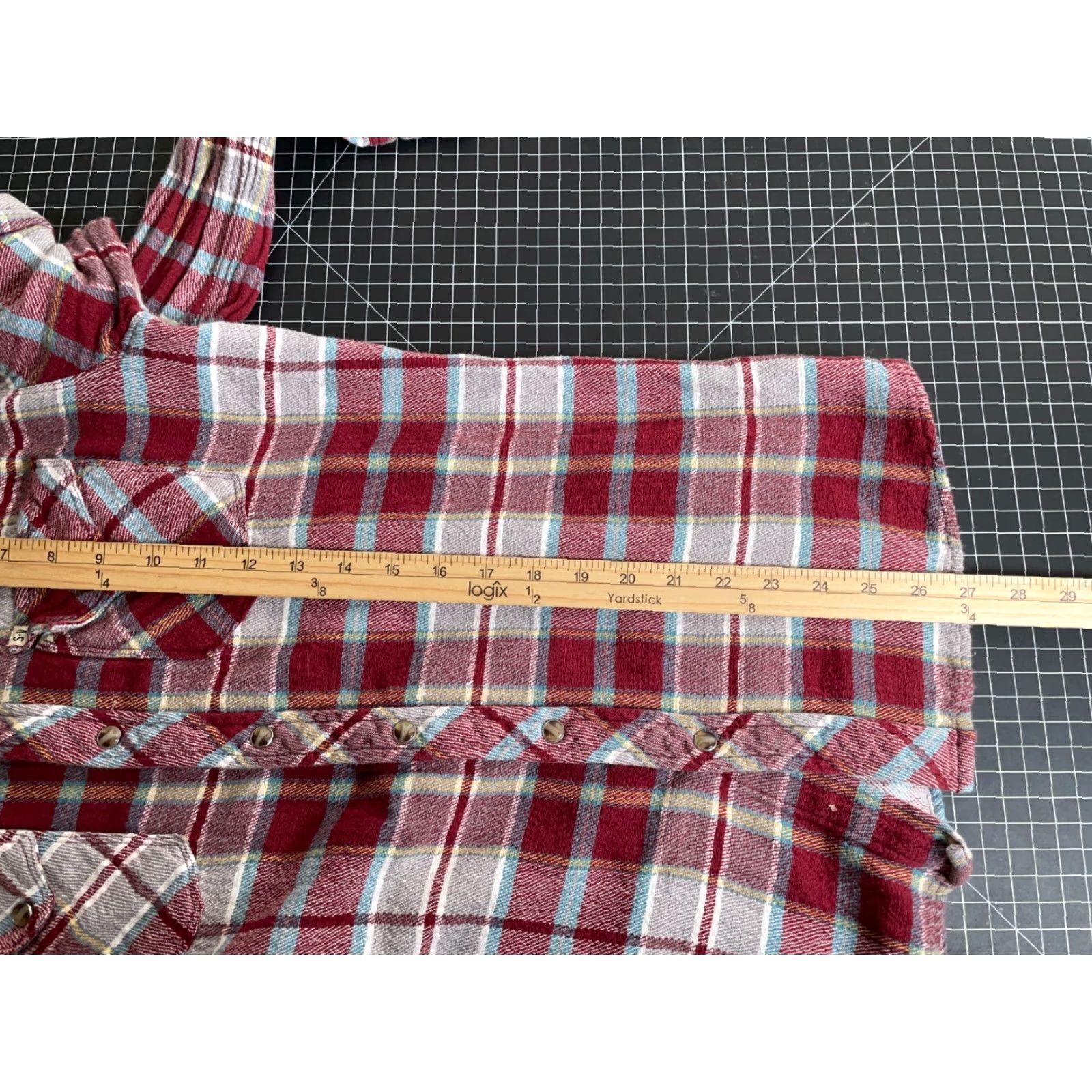 Vintage VINTAGE Salt Valley Western Flannel Shirt Dark Red Plaid Pearl Snap Adult Medium Regular Fit Mens Reduced Snap Wear Casual Workwear 80s 90s Style Size US M / EU 48-50 / 2 - 6 Thumbnail