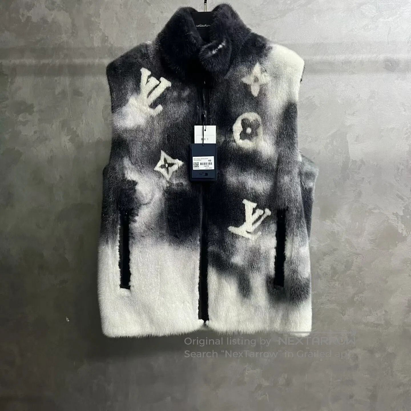 Louis Vuitton Louis Vuitton Shirtless vest with a collar, logo printed o Size US S / EU 44-46 / 1 - 1 Thumbnail