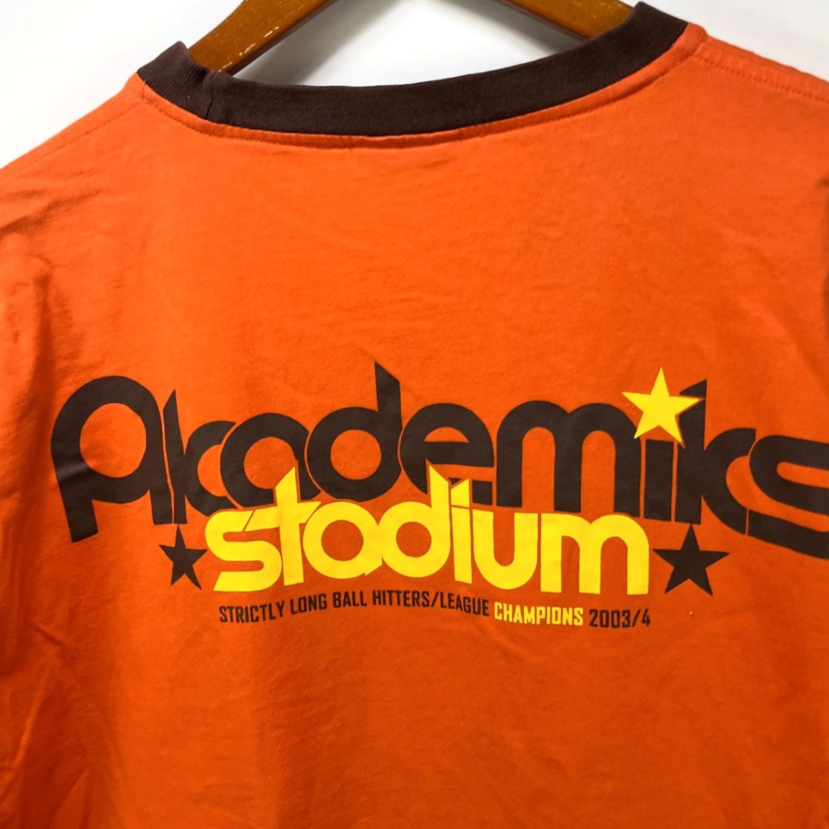 Akademiks VINTAGE Akademiks T-Shirt 2XL Men Orange 90s Hip Hop Stadium Graphic Print Short Sleeve Crew Neck Matte Finish Logo Embroidered 2000-2009 Size US XXL / EU 58 / 5 - 2 Thumbnail