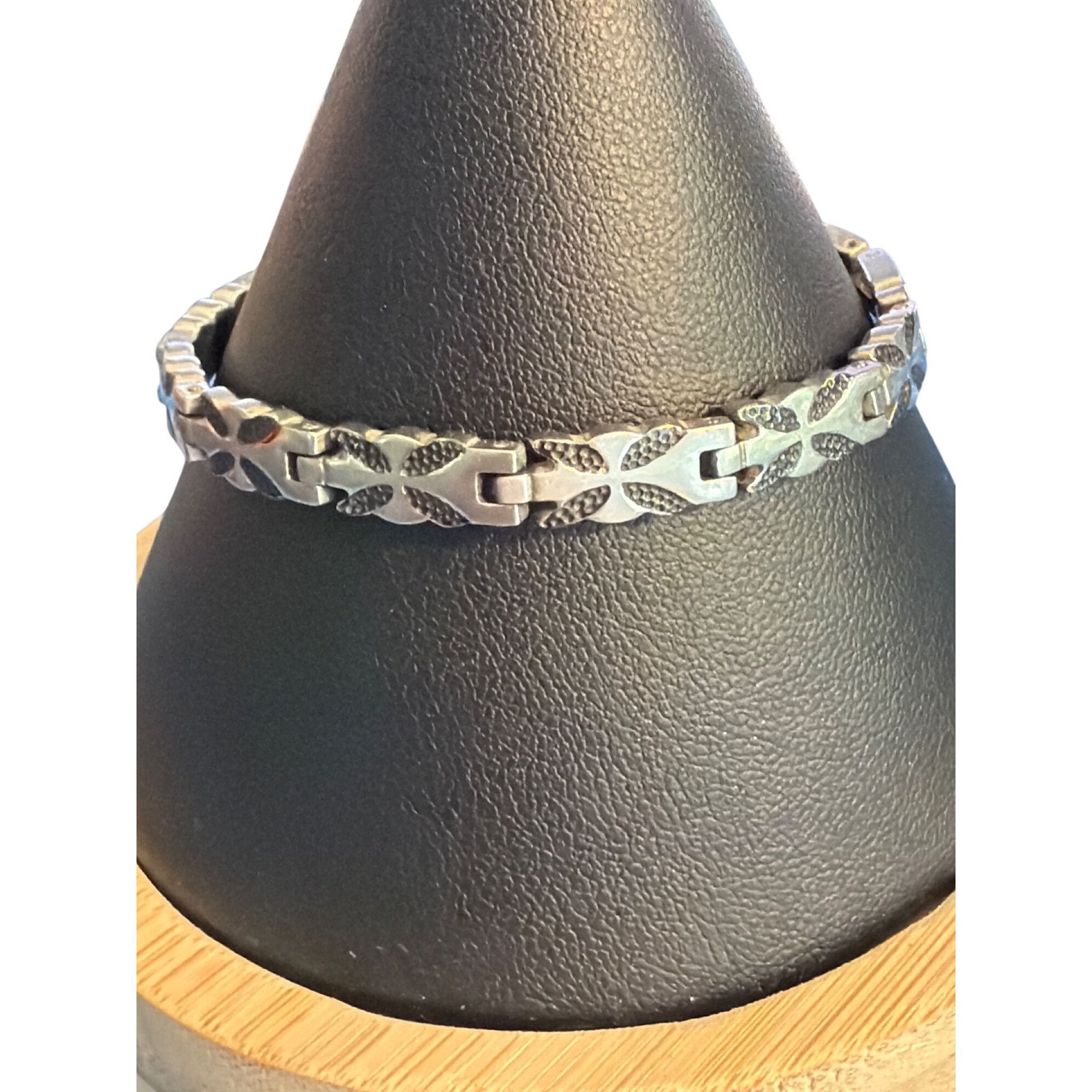 Other Stainless Steel Magnetic Bracelet Textured Link Design Fold Size ONE SIZE - 1 Thumbnail