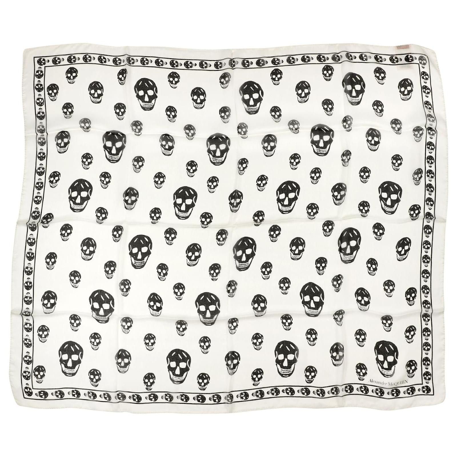 Alexander McQueen o1y0325 Size: OS / Scarve in White & Black Size ONE SIZE - 3 Thumbnail