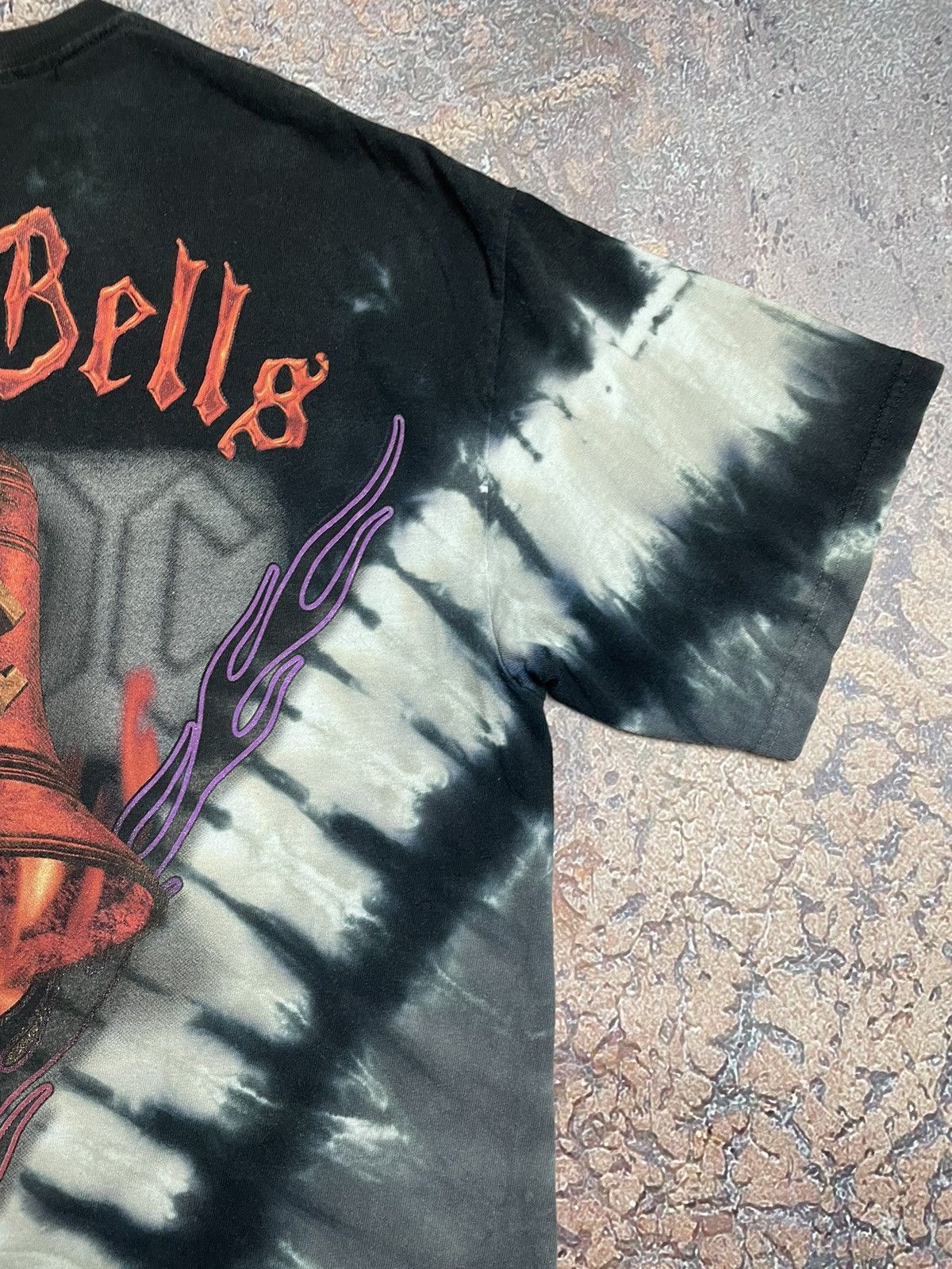 AC/DC × Band Tees × Liquid Blue Liquid Blue AC/DC Hell's Bells vintage overprint tee shirt Size US L / EU 52-54 / 3 - 10 Thumbnail