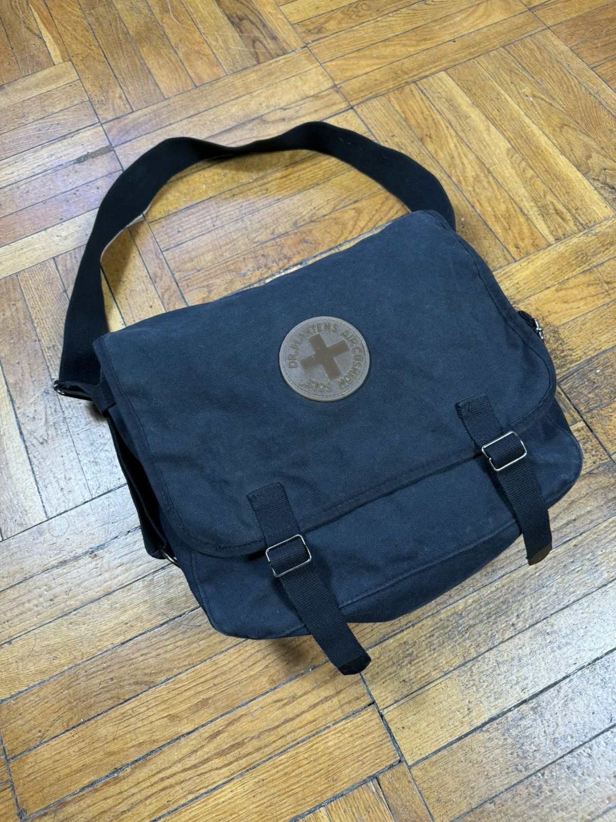 Dr. Martens × Vintage Dr. Martens Air Cushion Sole DM6420 Vintage Rare Army Bag Size ONE SIZE - 1 Thumbnail