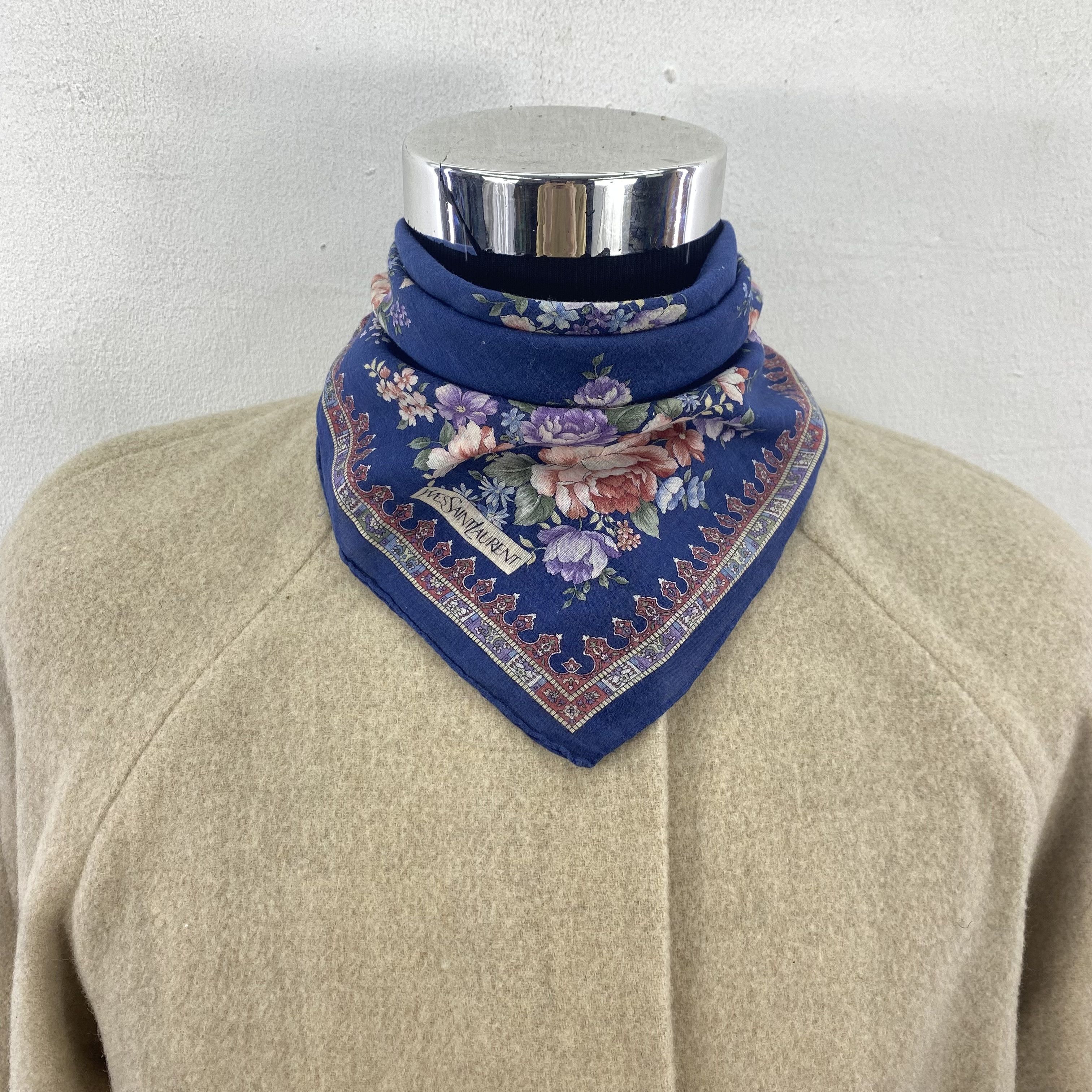 Vintage Vintage Yves Saint Laurent Handkerchief Neckerchief H193P Size ONE SIZE - 2 Thumbnail