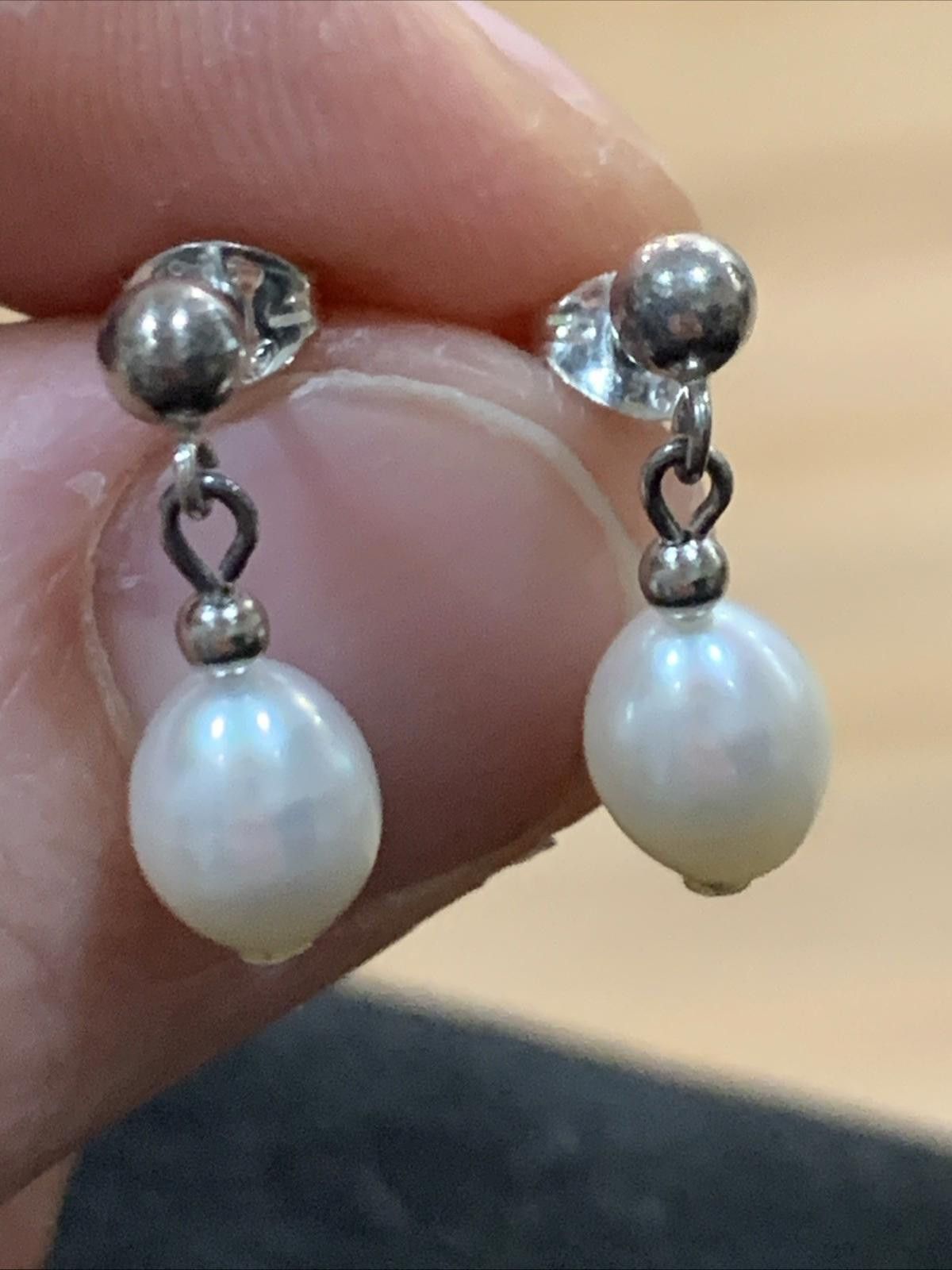 Sterling Silver Vintage Gorgeous Genuine Pearl and Sterling 925 Drop Earring Size ONE SIZE - 9 Thumbnail