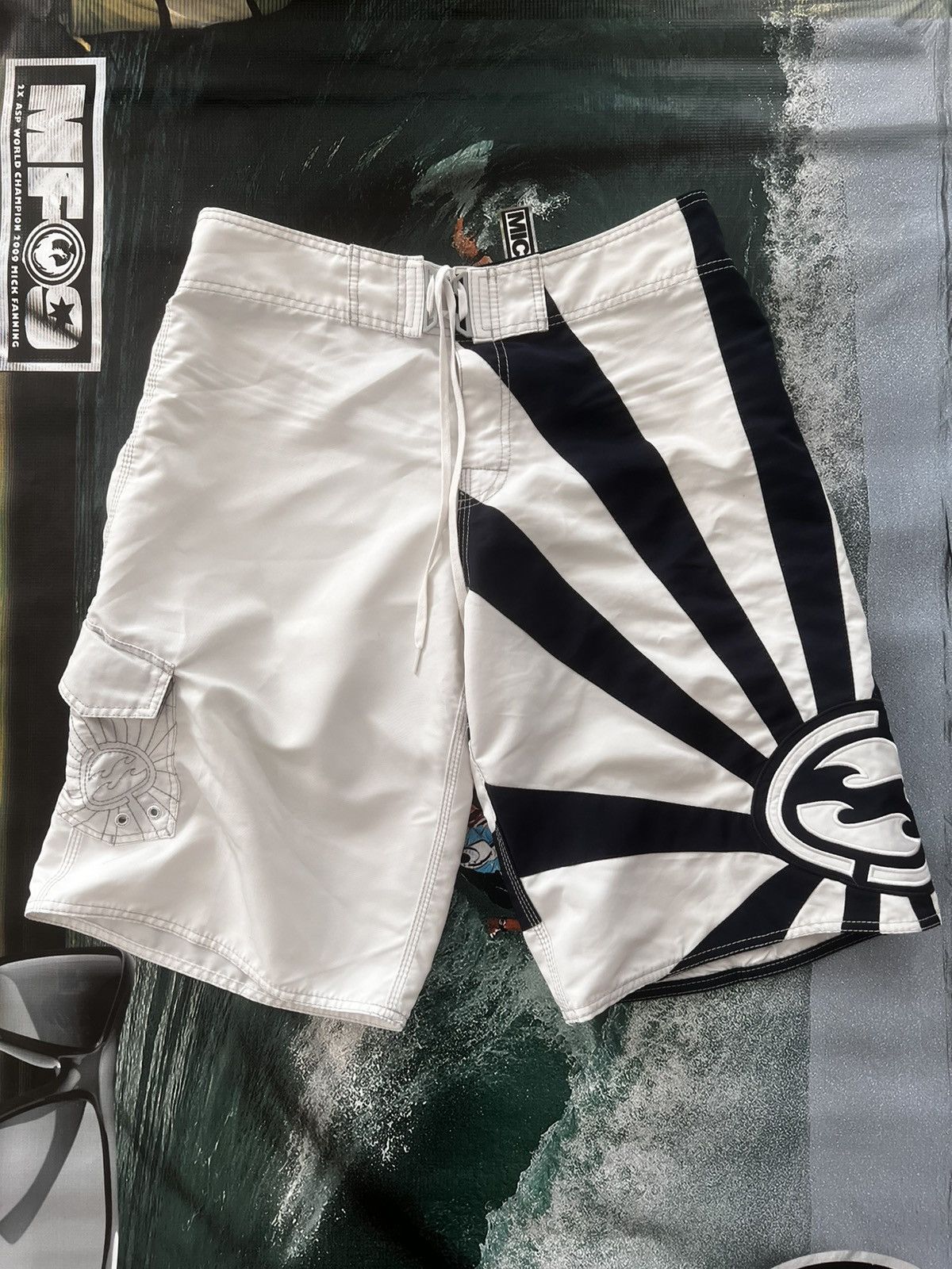 Billabong Andy Irons Boardshorts rising suns Size US 34 / EU 50 - 2 Thumbnail