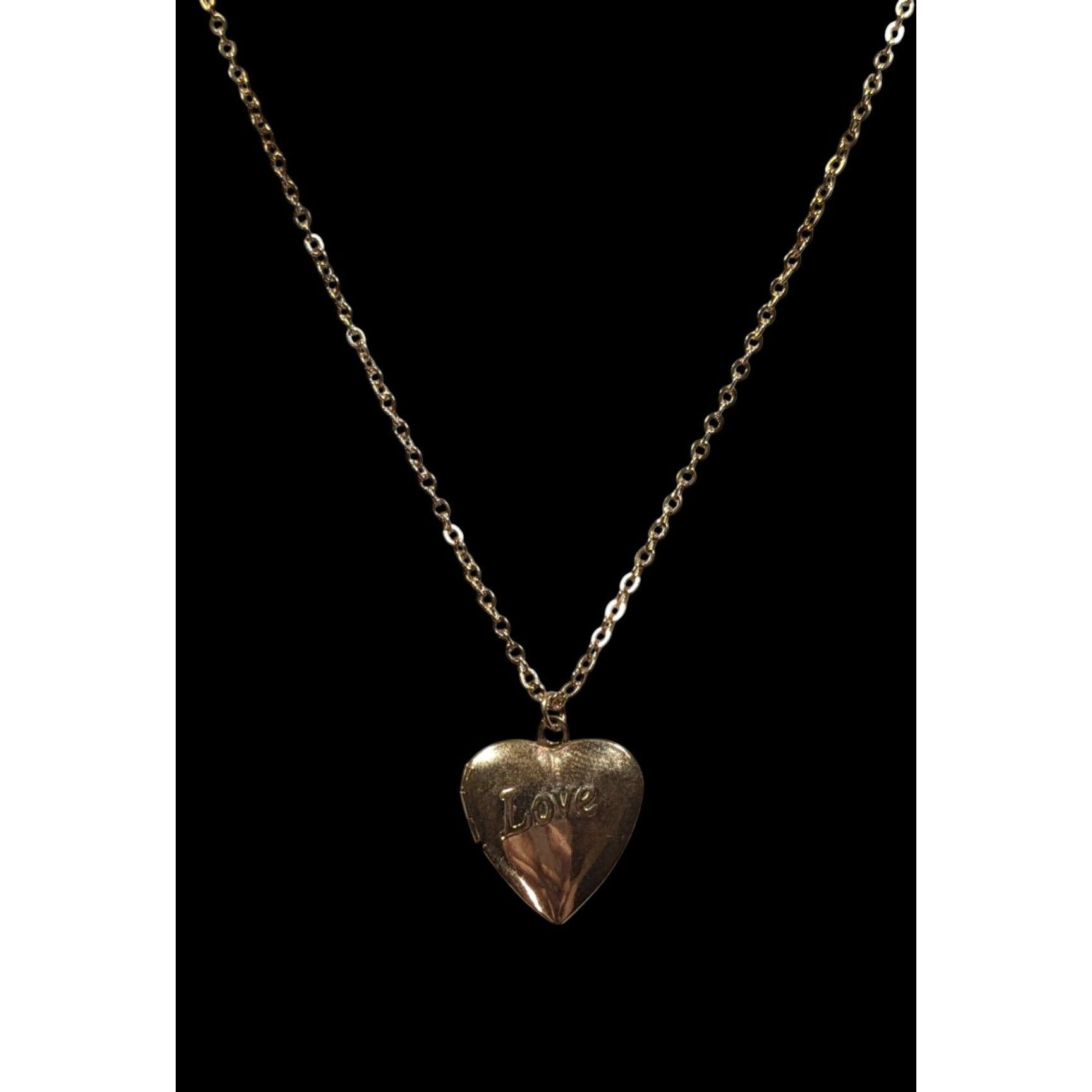 Other Romantic Embossed Love Heart Locket Pendant Necklace Size ONE SIZE - 3 Thumbnail