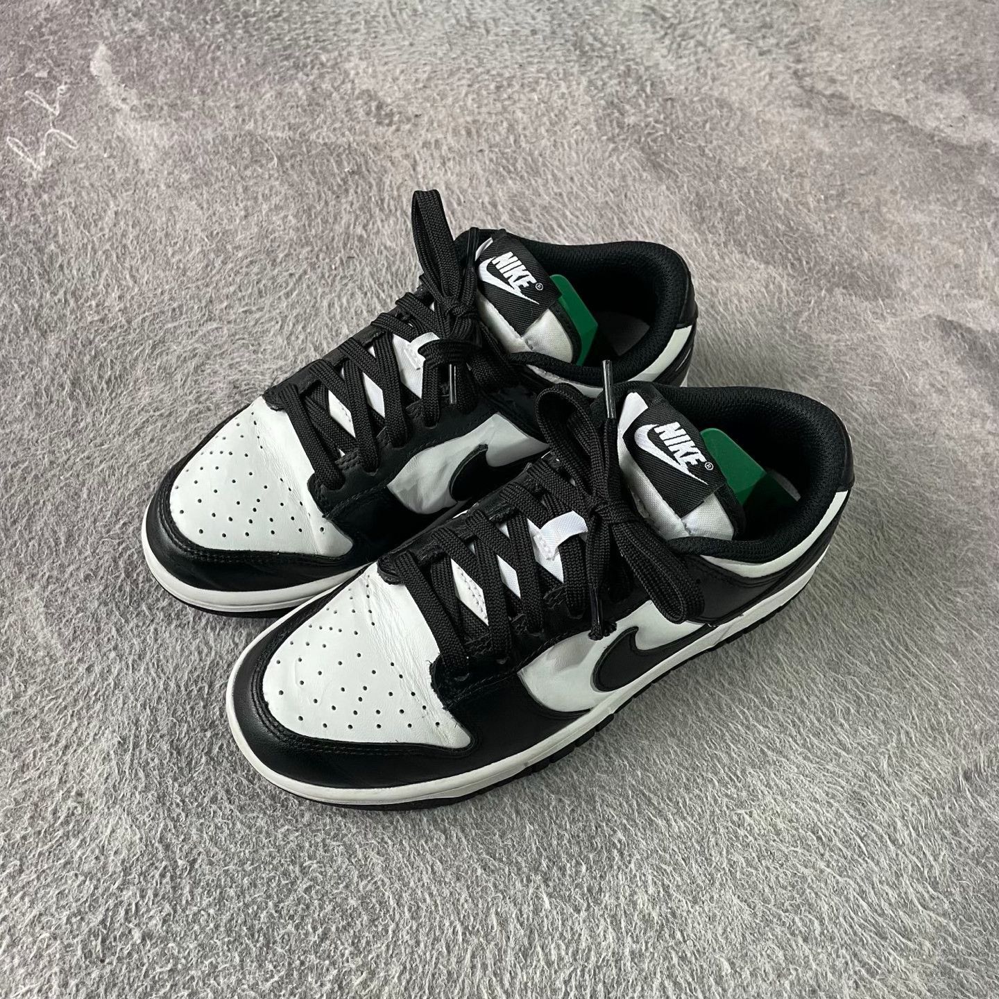 Nike Nike Black Lowtop Sneakers 37 Men Size US 5 / EU 37 - 1 Thumbnail