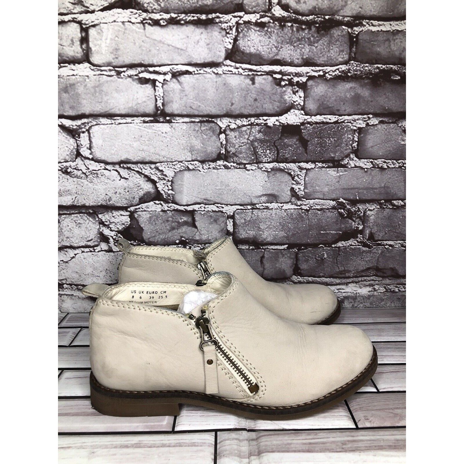 Hush Puppies Hush Puppies Medium Moyen Ivory Suede Leather Zip Heel Booti Size US 8.5 / IT 38.5 - 1 Thumbnail