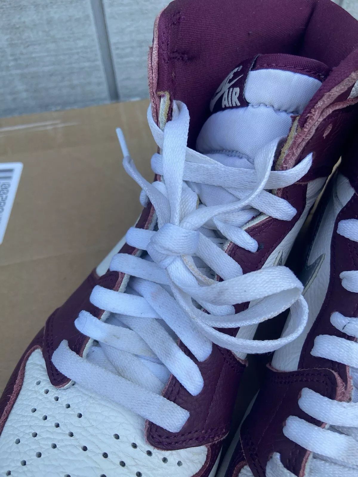 Nike Size 9 - Jordan 1 Retro High OG Bordeaux (555088-611) Size US 9 / EU 42 - 7 Thumbnail