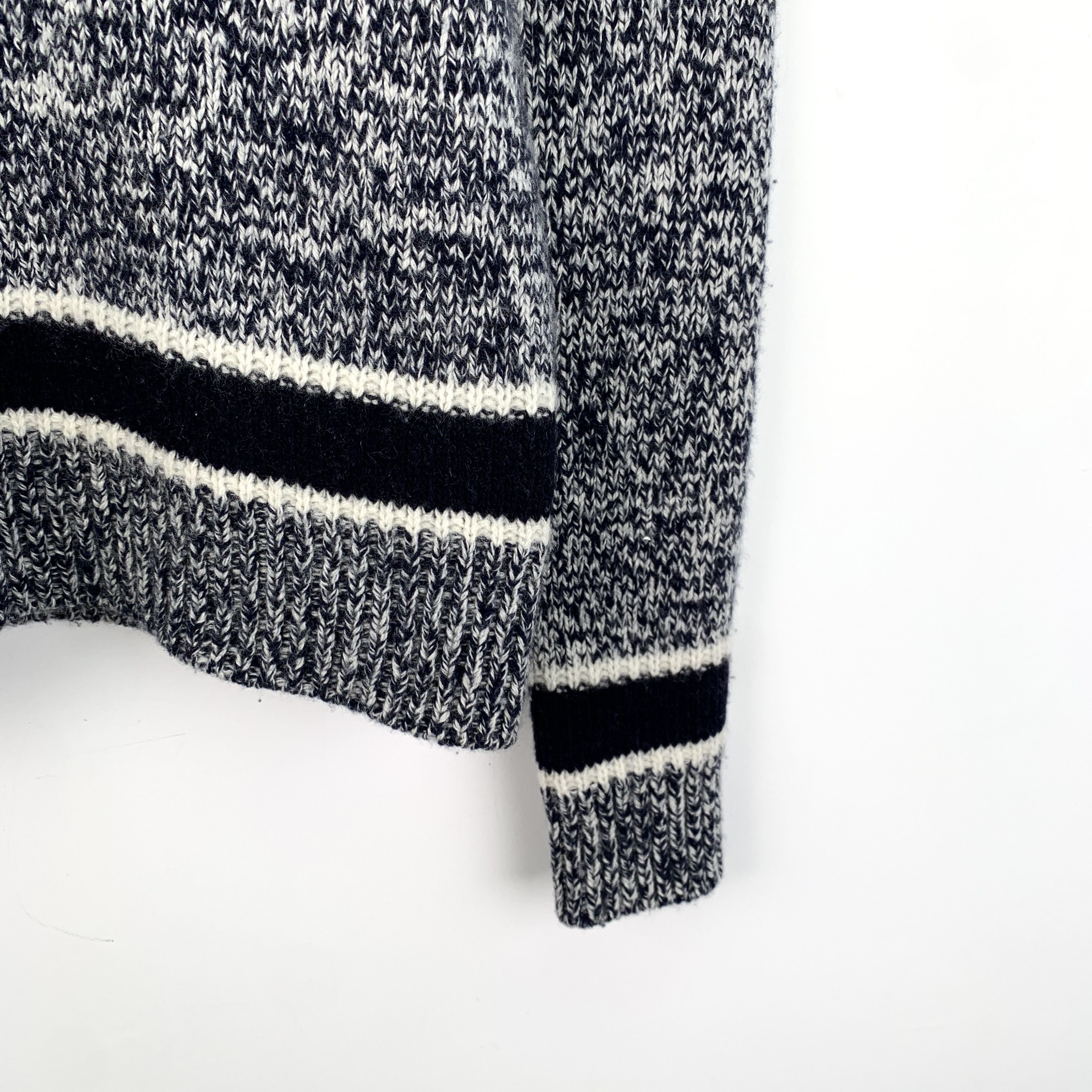 Dior Dior Grey Letter Embroidery Sleeve Sweater (Size 34) Size XXS / US 00 / IT 34 - 5 Thumbnail