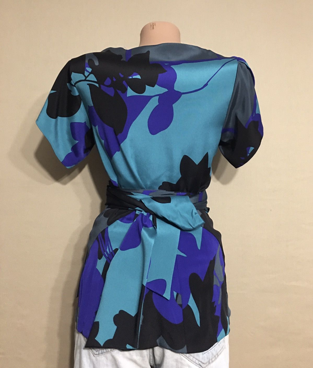 Diane von Furstenberg Diane von Furstenberg Rizerette Floral Print Silk Wrap Top Size S / US 4 / IT 40 - 6 Thumbnail